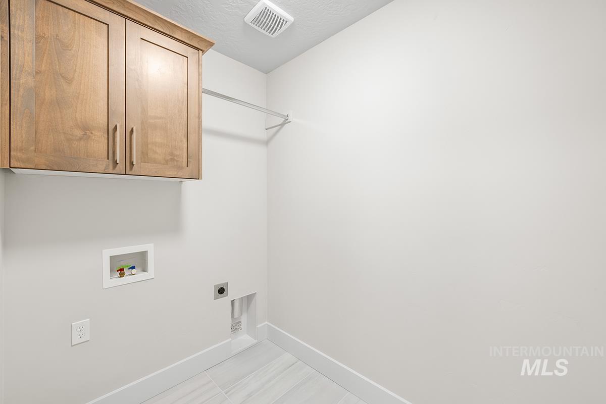 6983 S Skybreak Lane, Meridian, Idaho 83642, 3 Bedrooms, 2 Bathrooms, Residential For Sale, Price $512,300,MLS 98974274