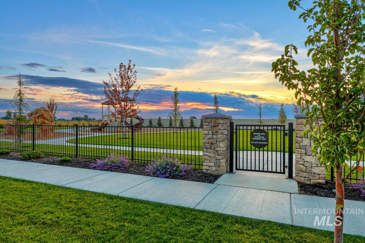 205 W Broyhill St., Meridian, Idaho 83642, 4 Bedrooms, 2.5 Bathrooms, Residential For Sale, Price $465,800,MLS 98974276