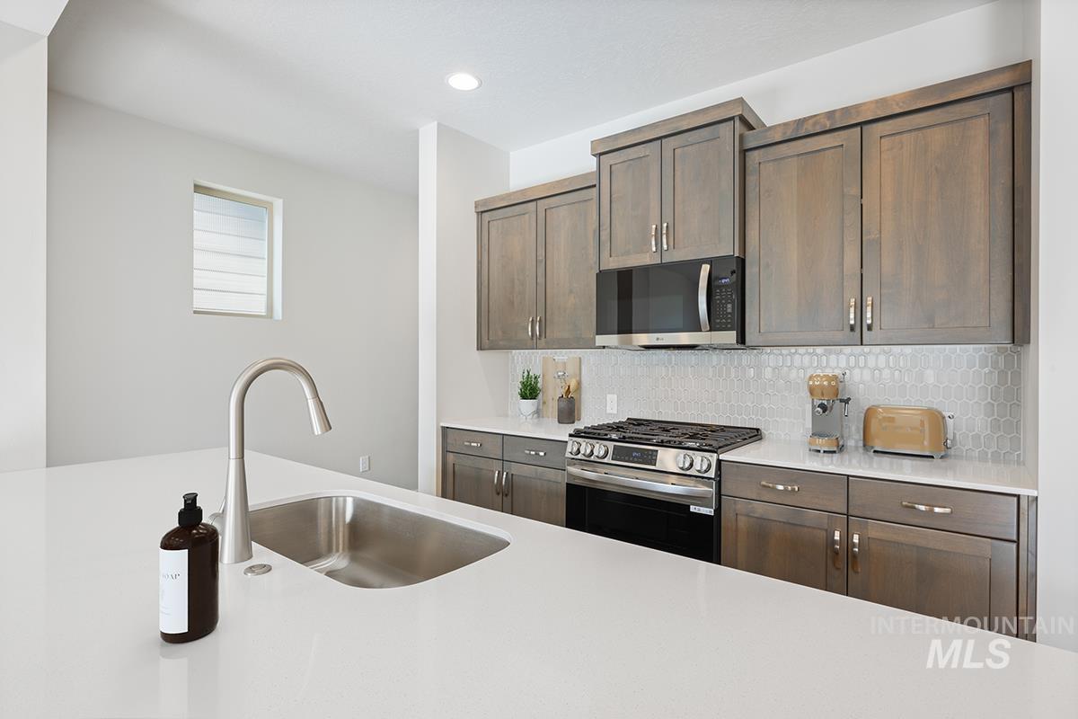 205 W Broyhill St., Meridian, Idaho 83642, 4 Bedrooms, 2.5 Bathrooms, Residential For Sale, Price $465,800,MLS 98974276