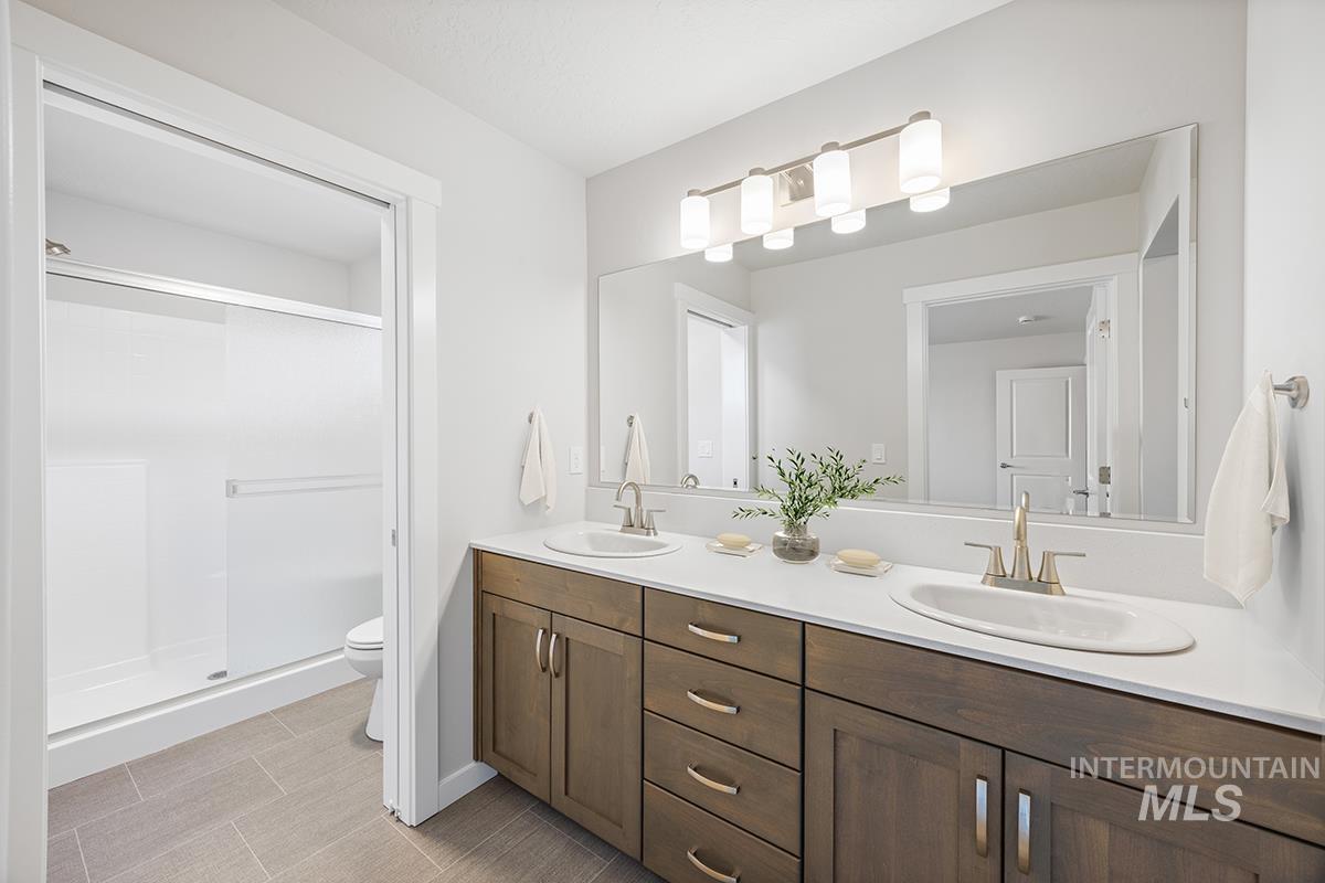 205 W Broyhill St., Meridian, Idaho 83642, 4 Bedrooms, 2.5 Bathrooms, Residential For Sale, Price $465,800,MLS 98974276