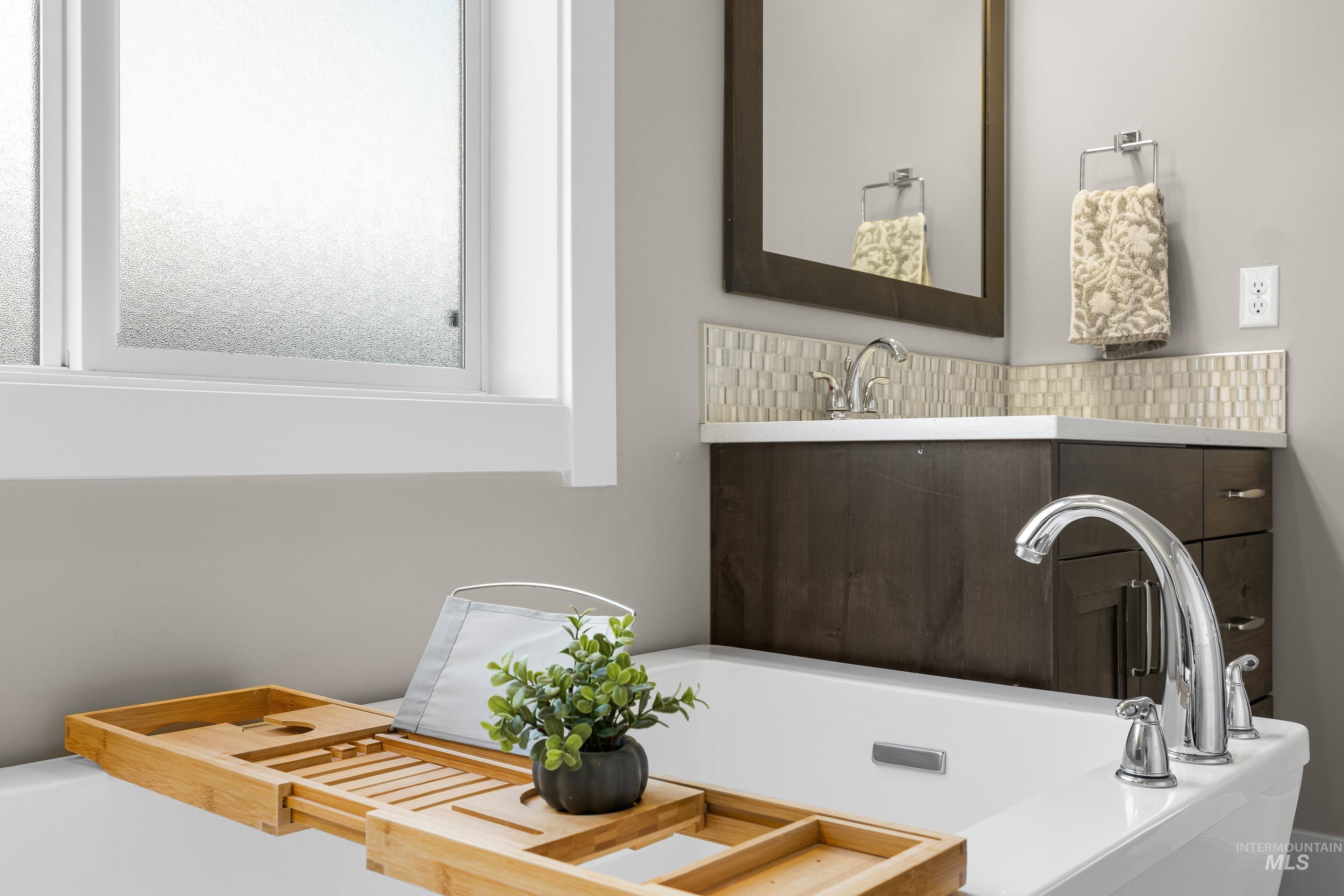 5952 N Bolsena Ave, Meridian, Idaho 83646, 5 Bedrooms, 3.5 Bathrooms, Residential For Sale, Price $899,900,MLS 98974277