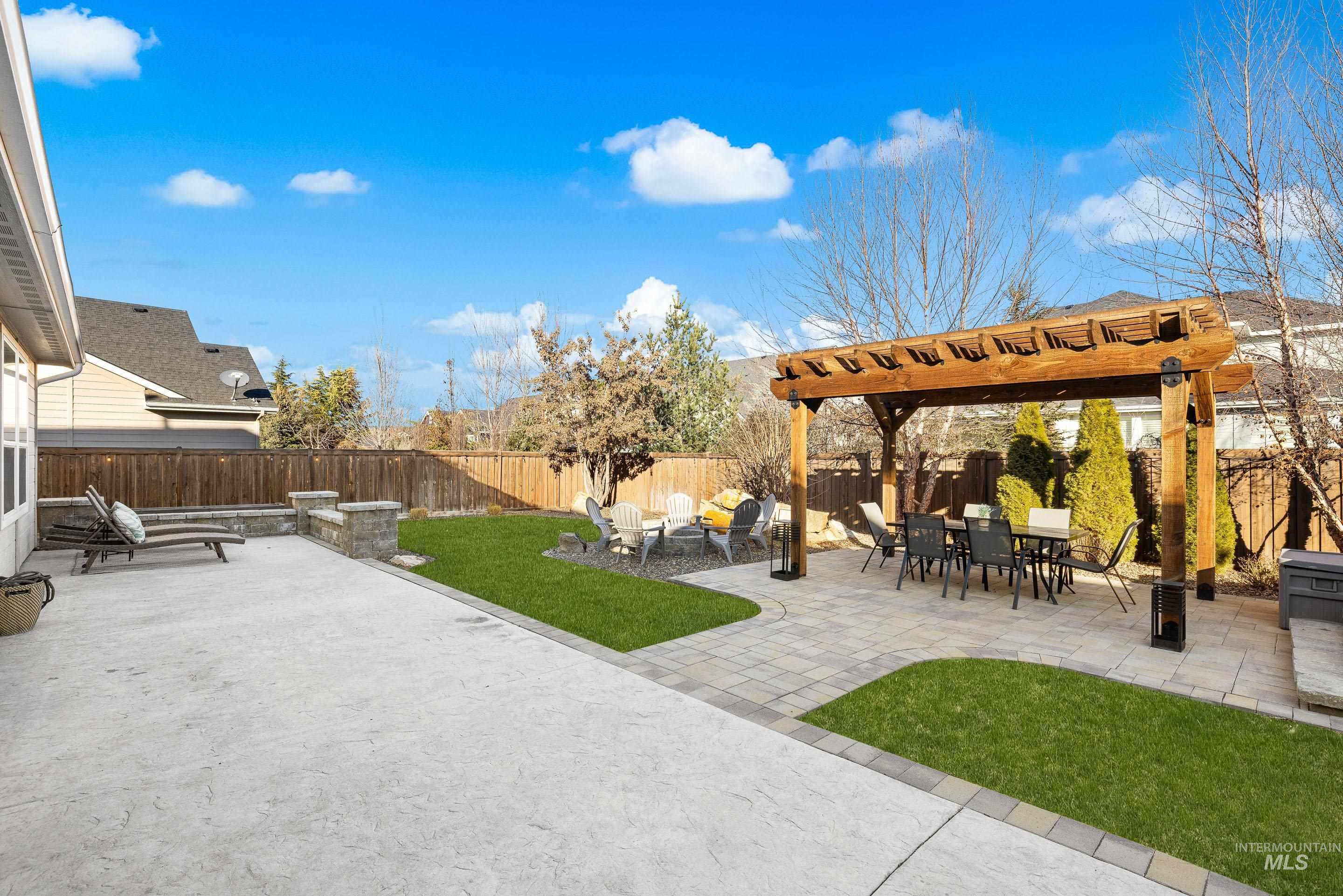 5952 N Bolsena Ave, Meridian, Idaho 83646, 5 Bedrooms, 3.5 Bathrooms, Residential For Sale, Price $899,900,MLS 98974277