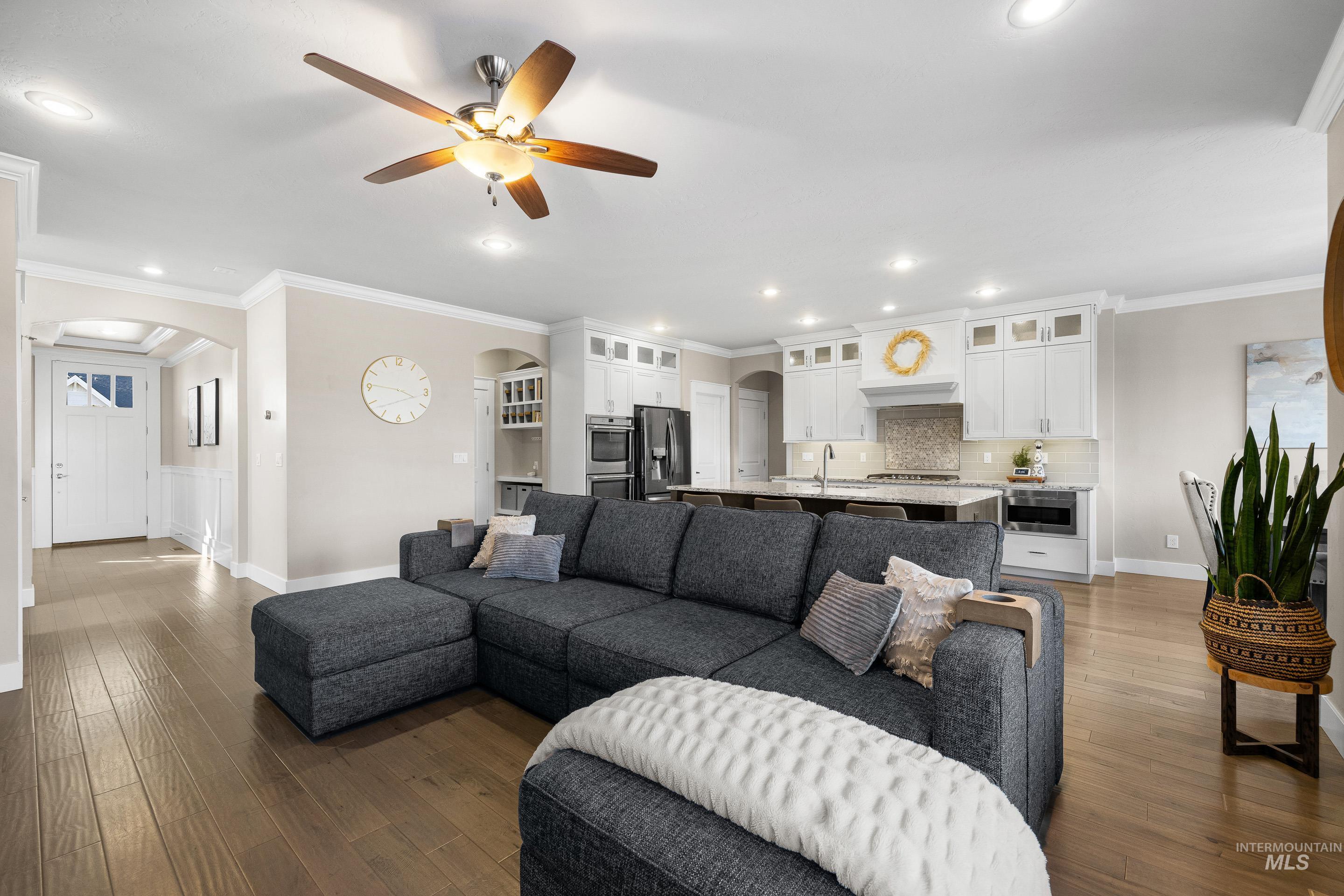 5952 N Bolsena Ave, Meridian, Idaho 83646, 5 Bedrooms, 3.5 Bathrooms, Residential For Sale, Price $899,900,MLS 98974277