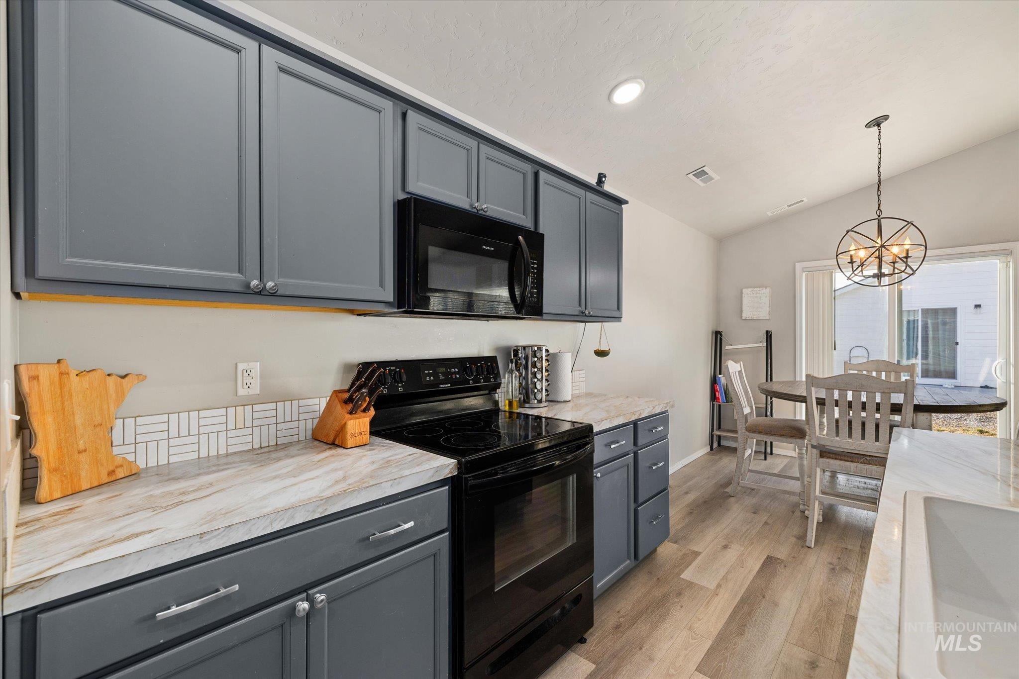 1675 SW Accipiter, Mountain Home, Idaho 83647, 3 Bedrooms, 2 Bathrooms, Residential For Sale, Price $393,000,MLS 98974279