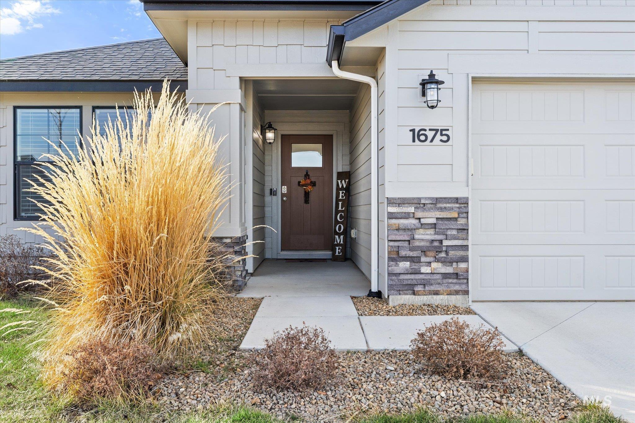 1675 SW Accipiter, Mountain Home, Idaho 83647, 3 Bedrooms, 2 Bathrooms, Residential For Sale, Price $393,000,MLS 98974279