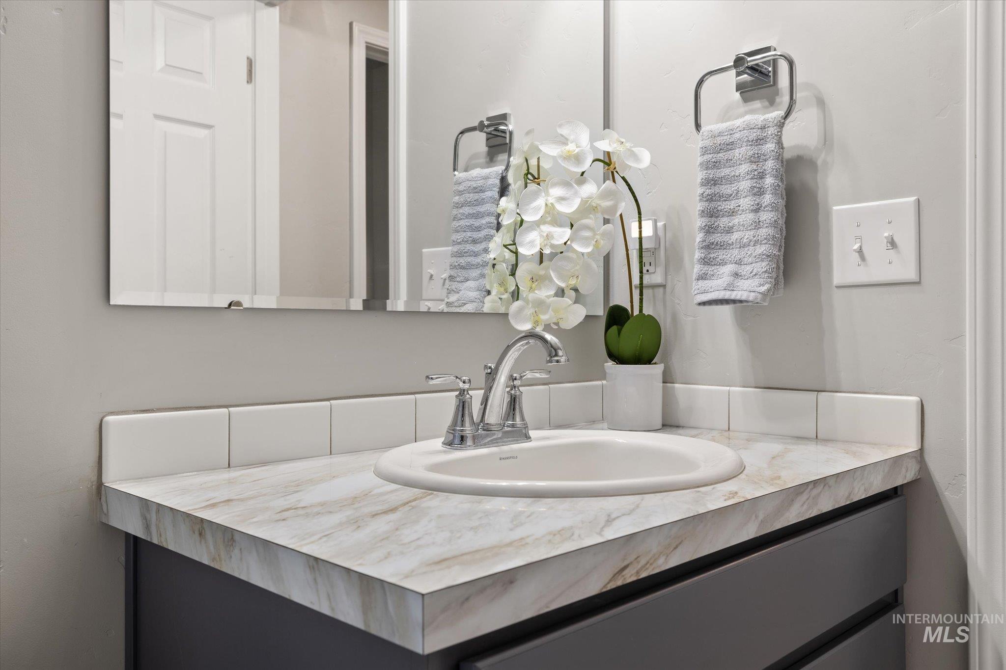 1675 SW Accipiter, Mountain Home, Idaho 83647, 3 Bedrooms, 2 Bathrooms, Residential For Sale, Price $393,000,MLS 98974279