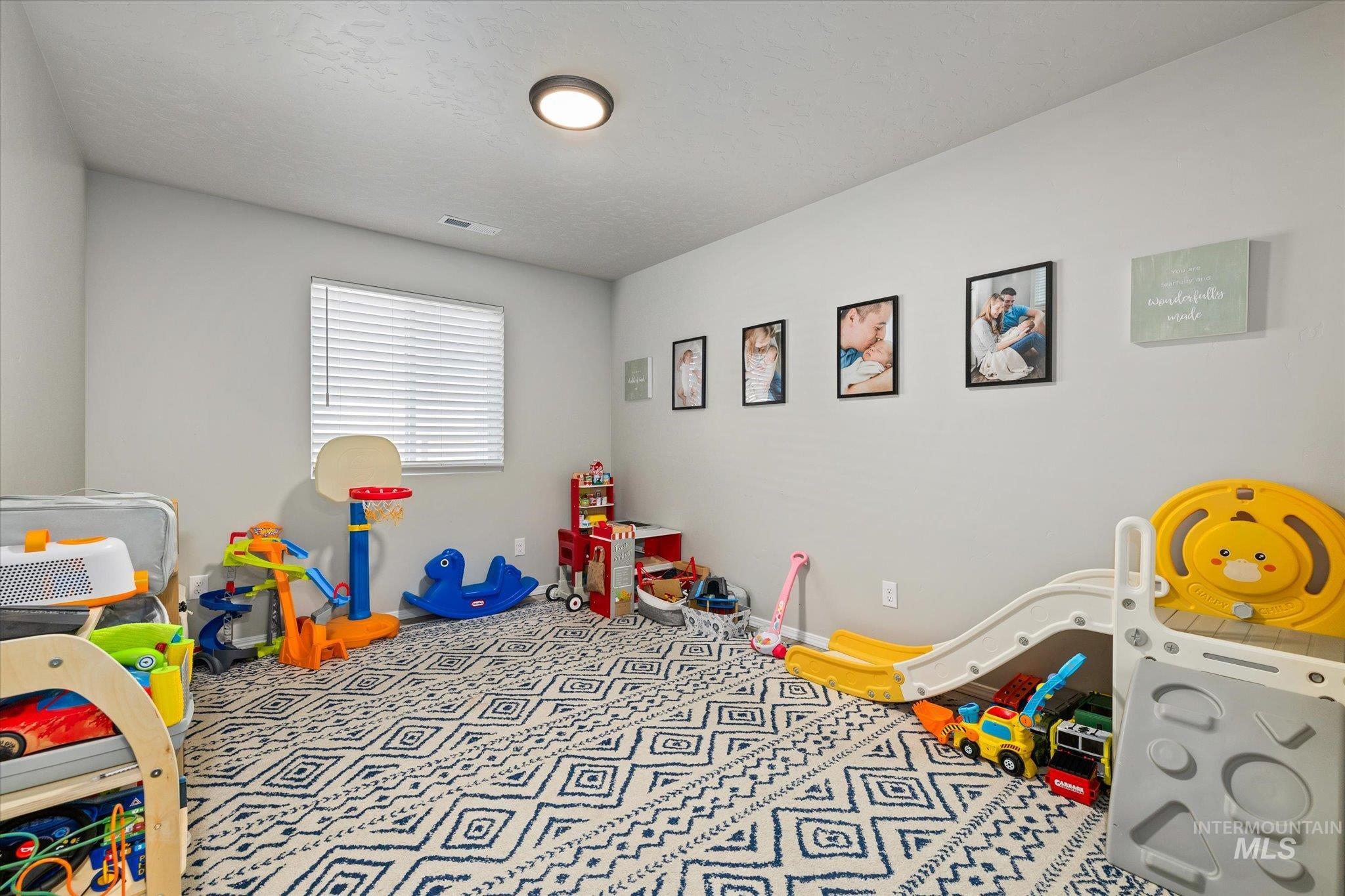 1675 SW Accipiter, Mountain Home, Idaho 83647, 3 Bedrooms, 2 Bathrooms, Residential For Sale, Price $393,000,MLS 98974279