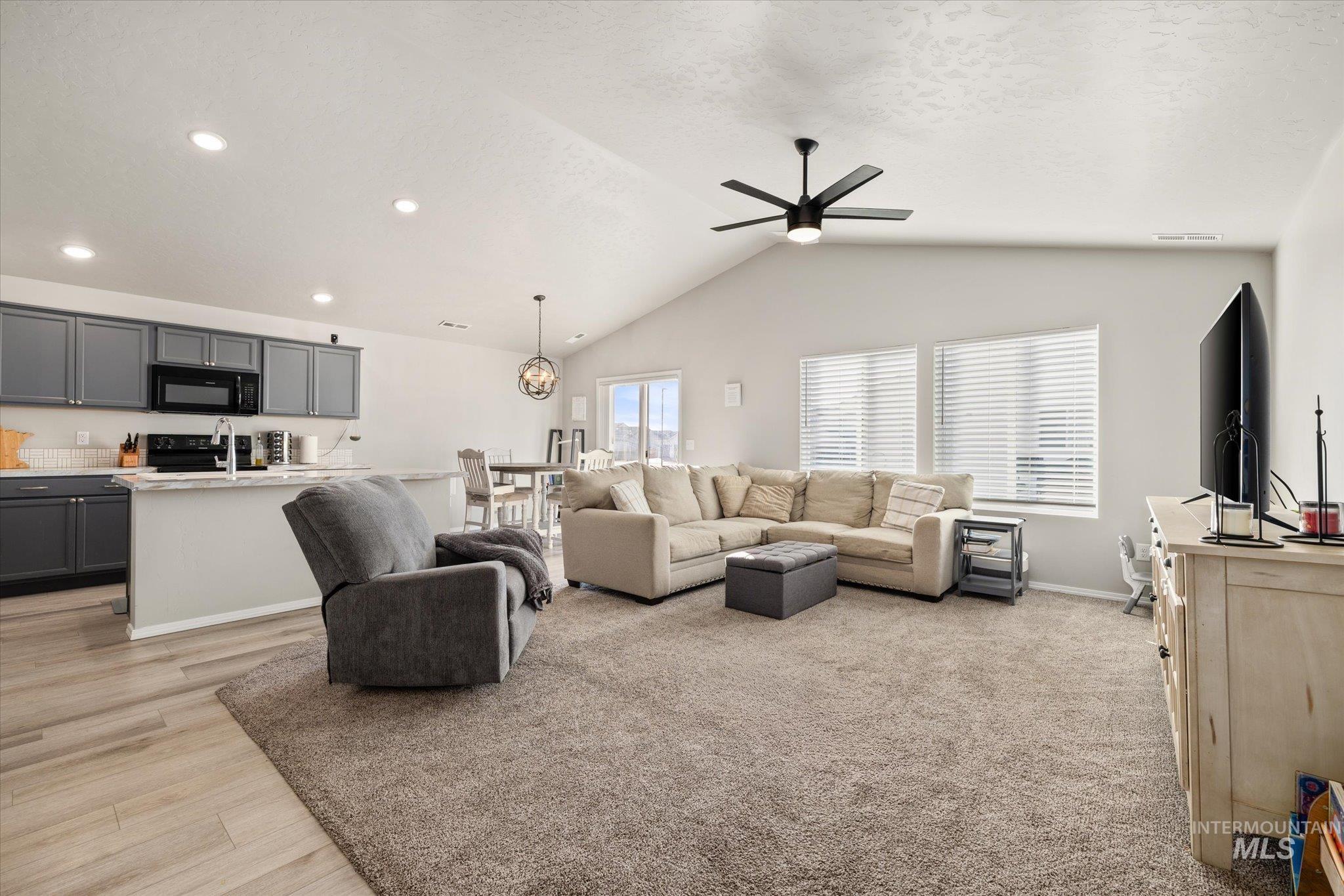 1675 SW Accipiter, Mountain Home, Idaho 83647, 3 Bedrooms, 2 Bathrooms, Residential For Sale, Price $393,000,MLS 98974279