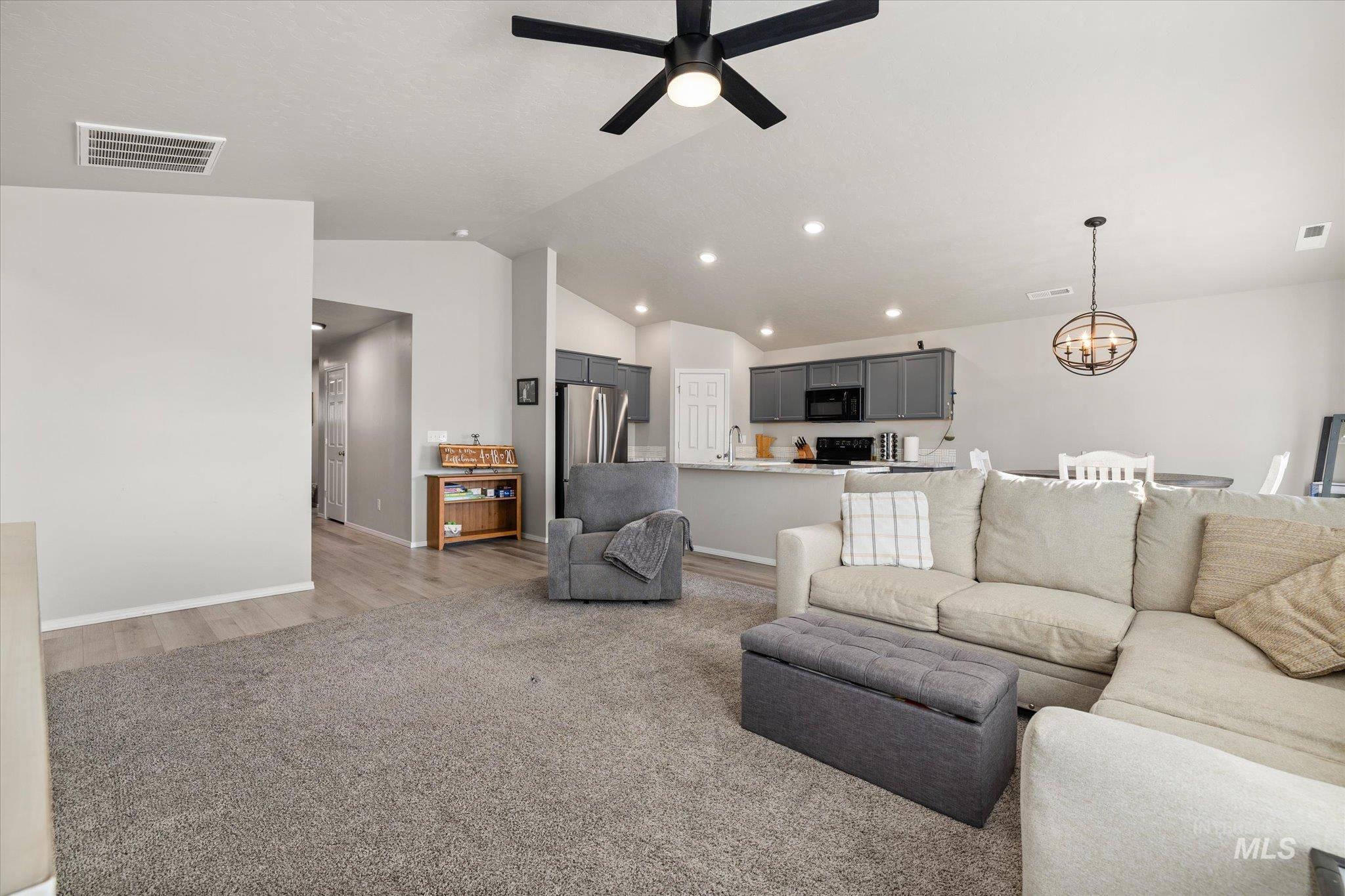 1675 SW Accipiter, Mountain Home, Idaho 83647, 3 Bedrooms, 2 Bathrooms, Residential For Sale, Price $393,000,MLS 98974279