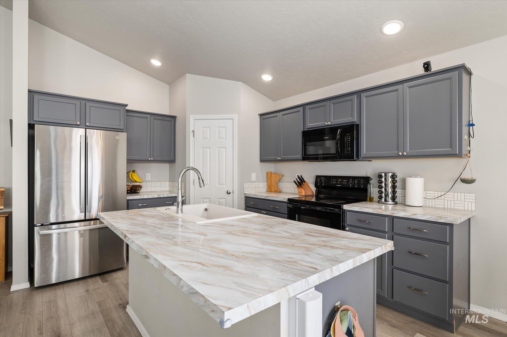 1675 SW Accipiter, Mountain Home, Idaho 83647, 3 Bedrooms, 2 Bathrooms, Residential For Sale, Price $393,000,MLS 98974279