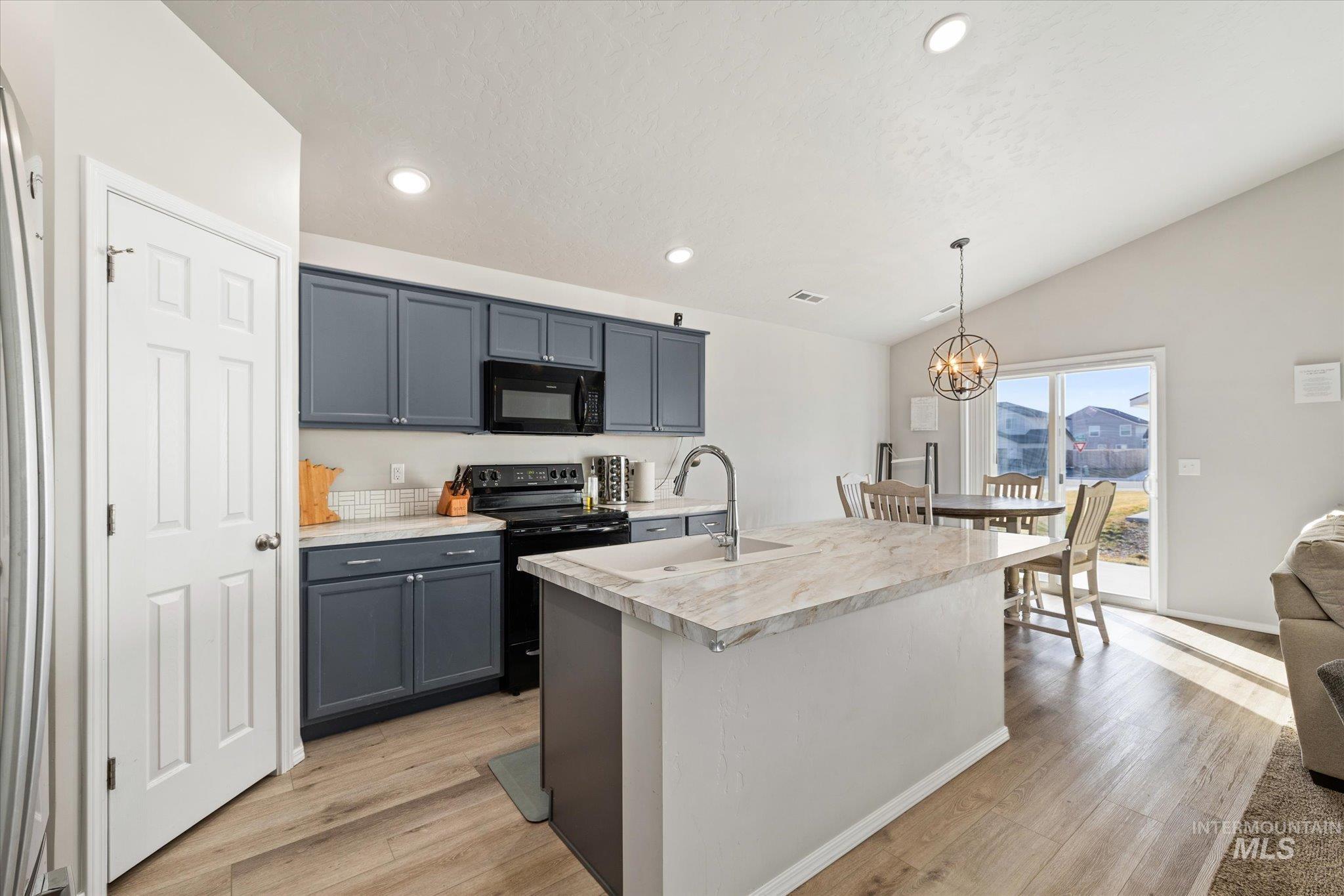 1675 SW Accipiter, Mountain Home, Idaho 83647, 3 Bedrooms, 2 Bathrooms, Residential For Sale, Price $393,000,MLS 98974279