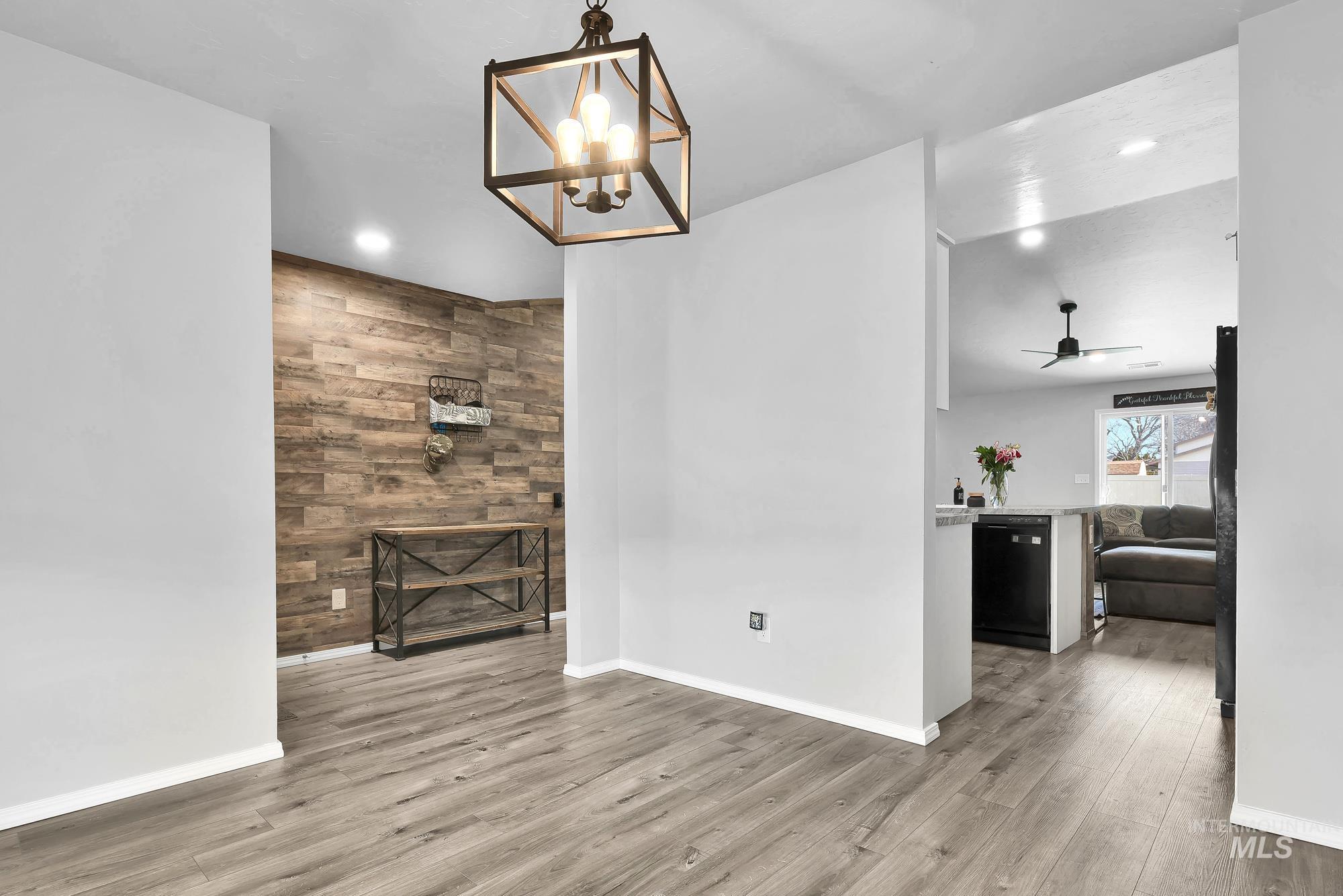 1810 N Thunderbolt St, Mountain Home, Idaho 83647, 3 Bedrooms, 2 Bathrooms, Residential For Sale, Price $355,000,MLS 98974281