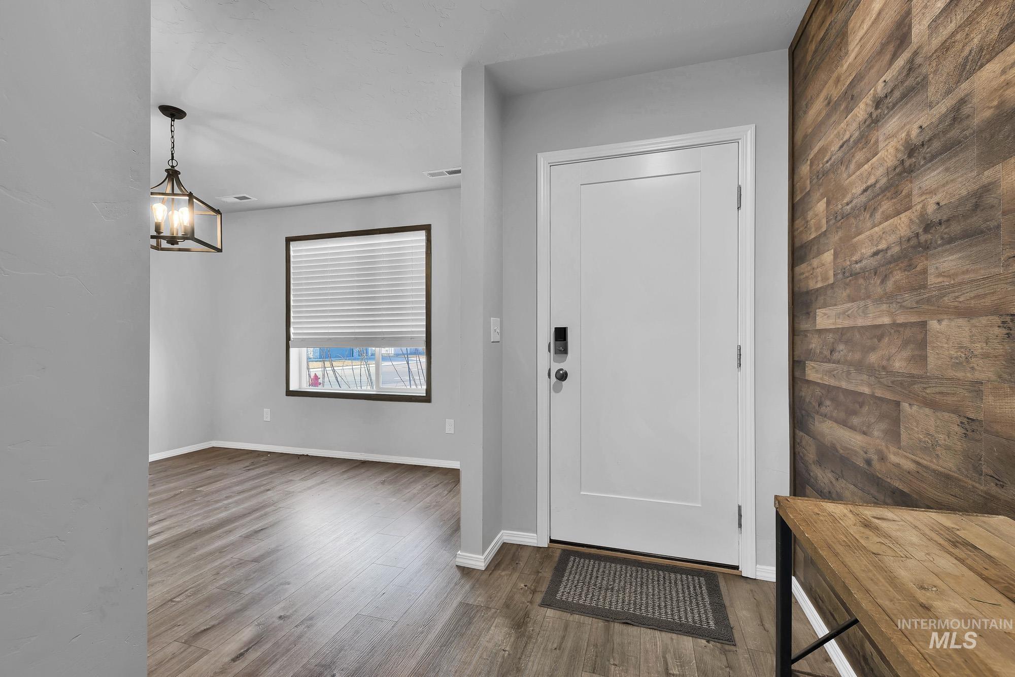 1810 N Thunderbolt St, Mountain Home, Idaho 83647, 3 Bedrooms, 2 Bathrooms, Residential For Sale, Price $355,000,MLS 98974281