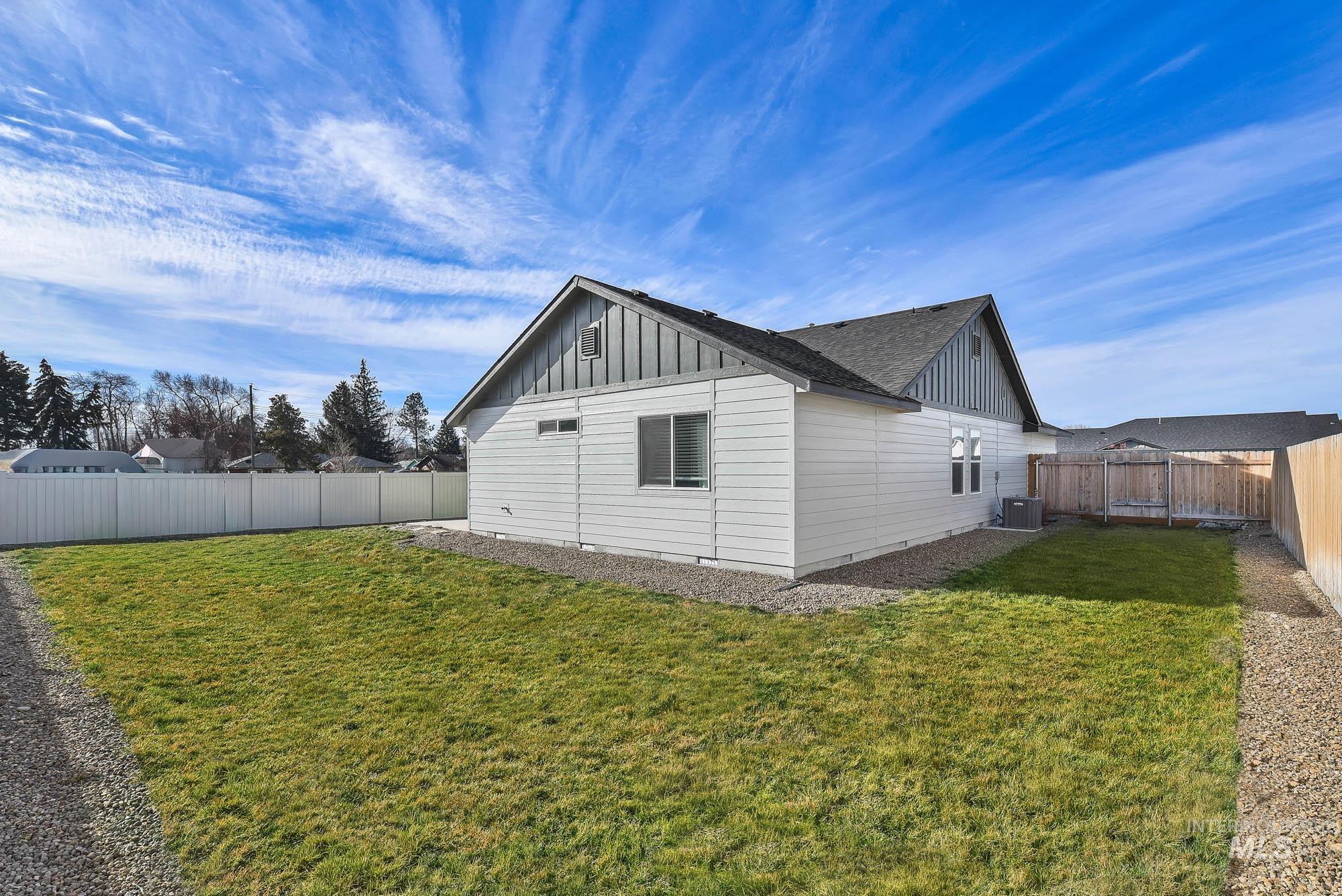 1810 N Thunderbolt St, Mountain Home, Idaho 83647, 3 Bedrooms, 2 Bathrooms, Residential For Sale, Price $355,000,MLS 98974281