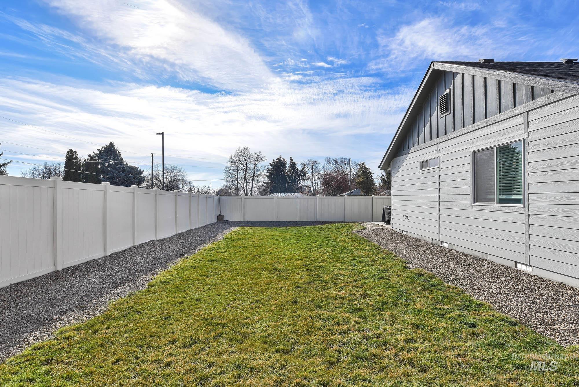 1810 N Thunderbolt St, Mountain Home, Idaho 83647, 3 Bedrooms, 2 Bathrooms, Residential For Sale, Price $355,000,MLS 98974281