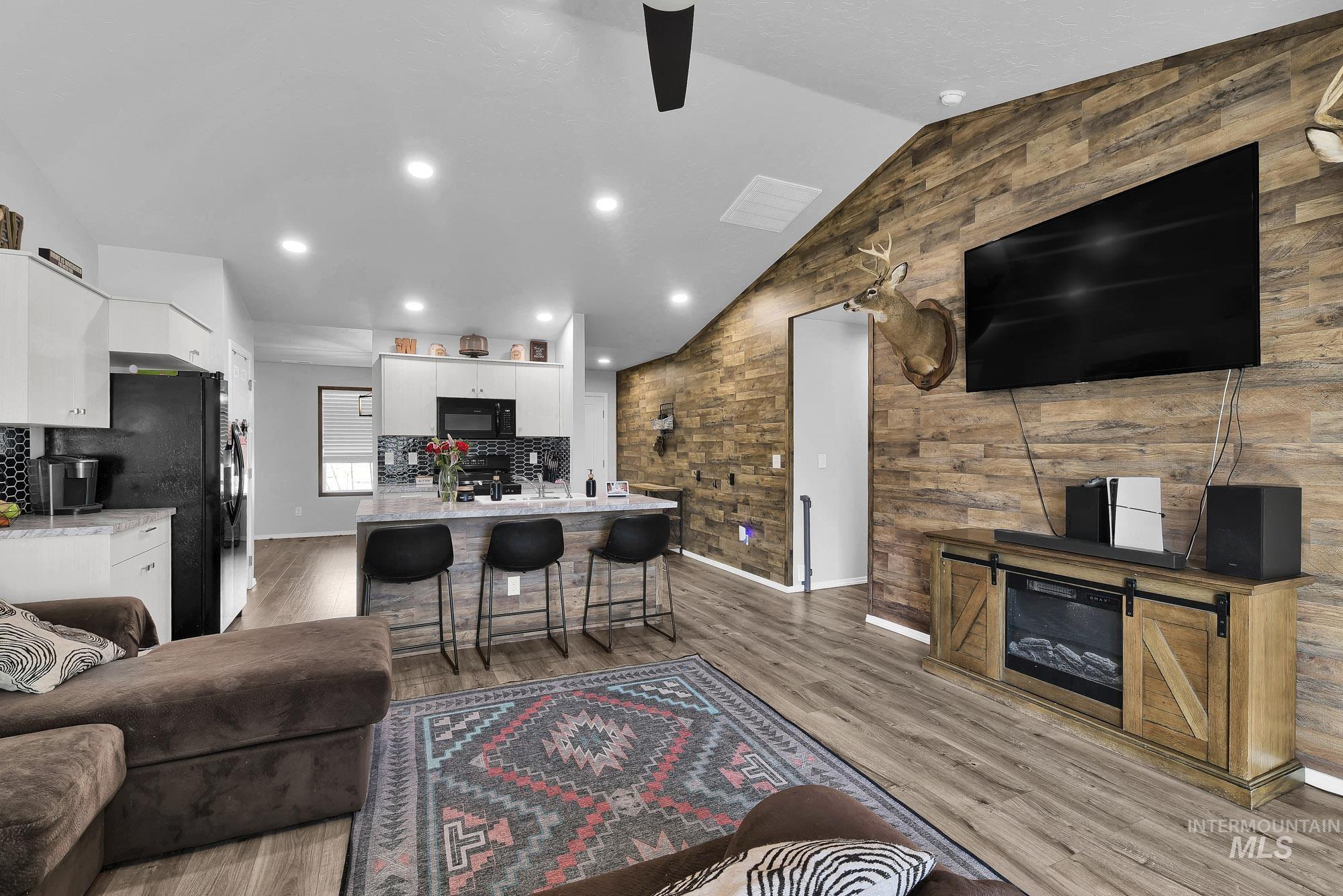 1810 N Thunderbolt St, Mountain Home, Idaho 83647, 3 Bedrooms, 2 Bathrooms, Residential For Sale, Price $355,000,MLS 98974281