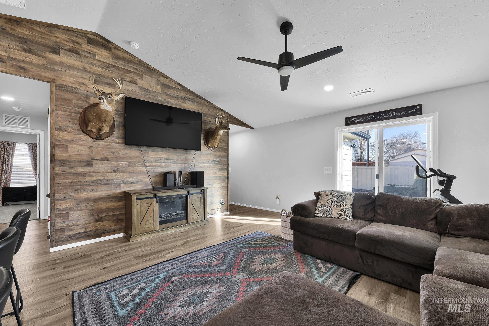 1810 N Thunderbolt St, Mountain Home, Idaho 83647, 3 Bedrooms, 2 Bathrooms, Residential For Sale, Price $355,000,MLS 98974281