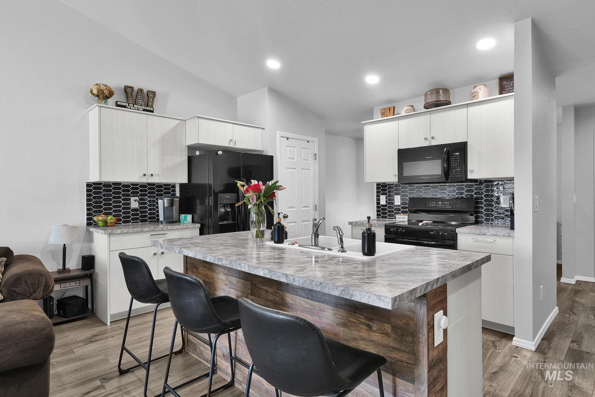 1810 N Thunderbolt St, Mountain Home, Idaho 83647, 3 Bedrooms, 2 Bathrooms, Residential For Sale, Price $355,000,MLS 98974281