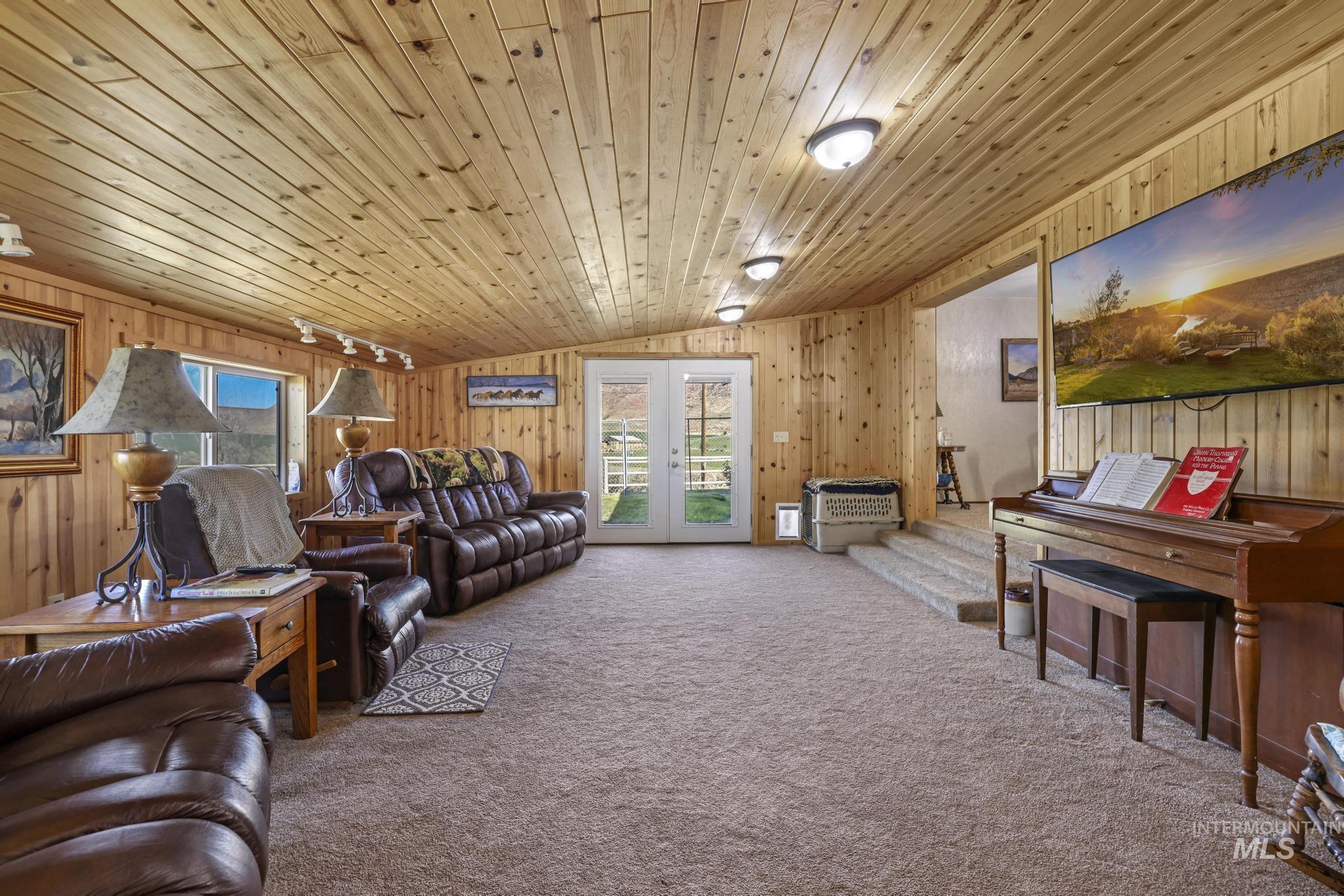 4296 W Arrow Head Dr, Glenns Ferry, Idaho 83623-2908, 3 Bedrooms, 2.5 Bathrooms, Residential For Sale, Price $890,000,MLS 98974282