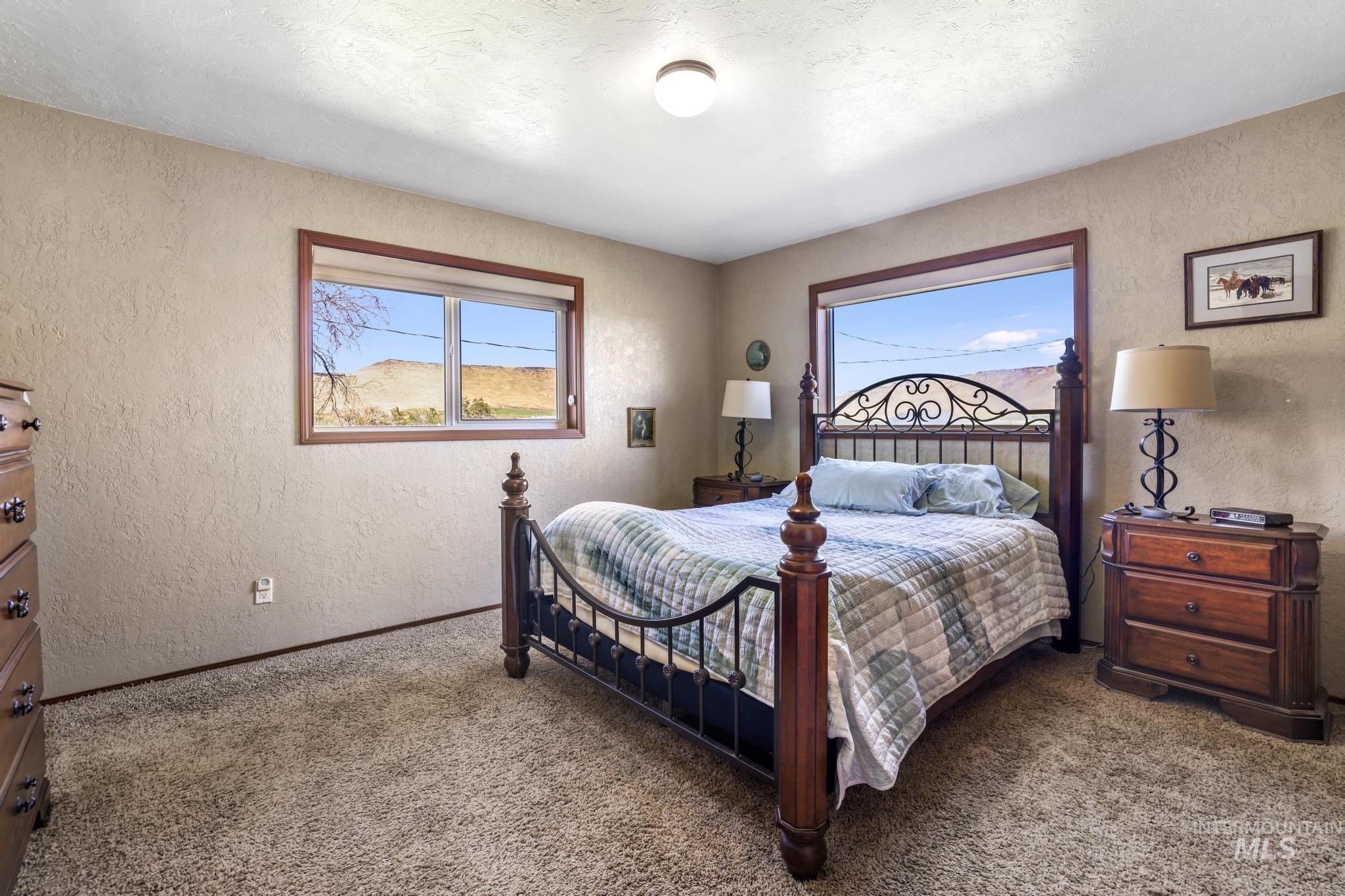 4296 W Arrow Head Dr, Glenns Ferry, Idaho 83623-2908, 3 Bedrooms, 2.5 Bathrooms, Residential For Sale, Price $890,000,MLS 98974282