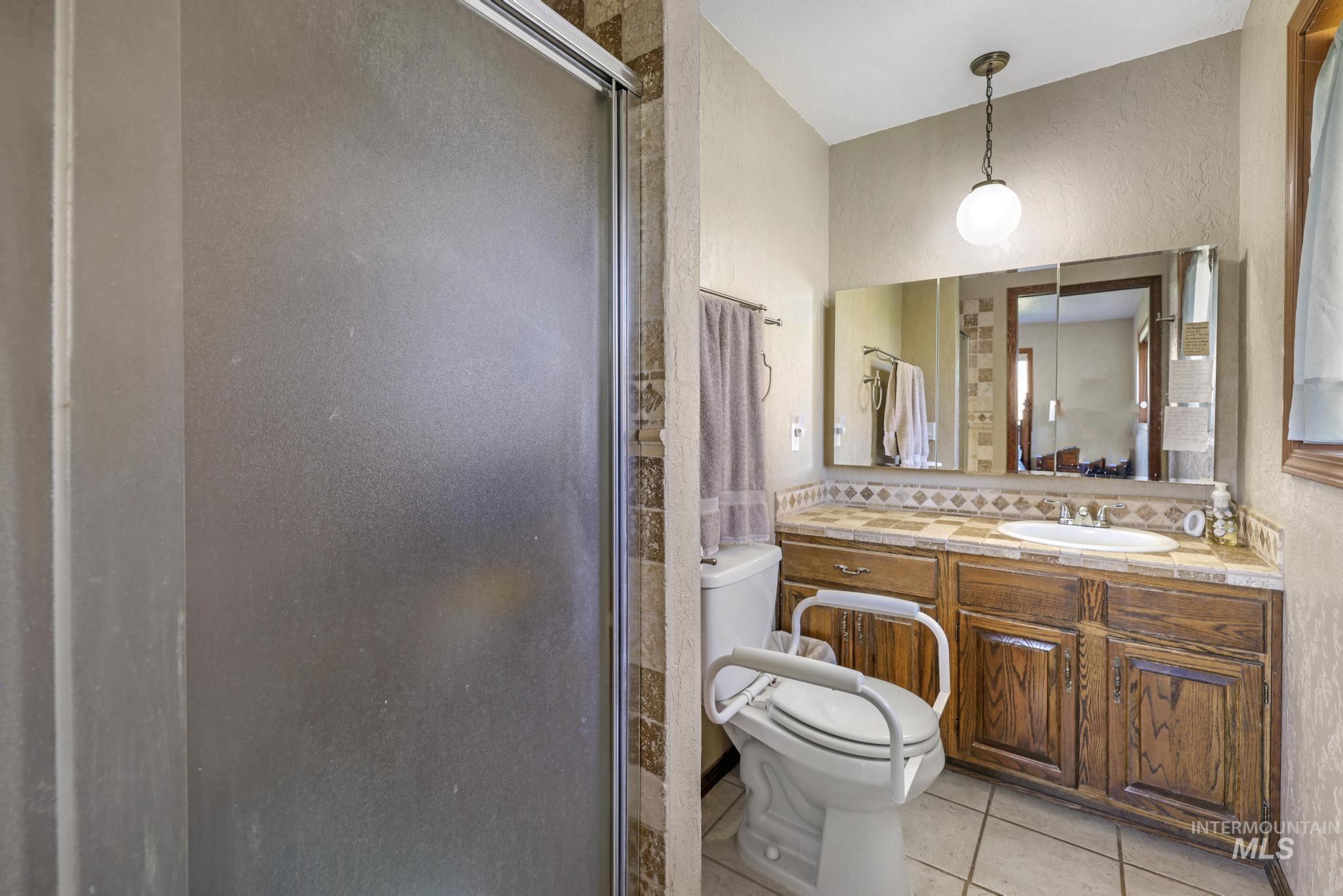 4296 W Arrow Head Dr, Glenns Ferry, Idaho 83623-2908, 3 Bedrooms, 2.5 Bathrooms, Residential For Sale, Price $890,000,MLS 98974282