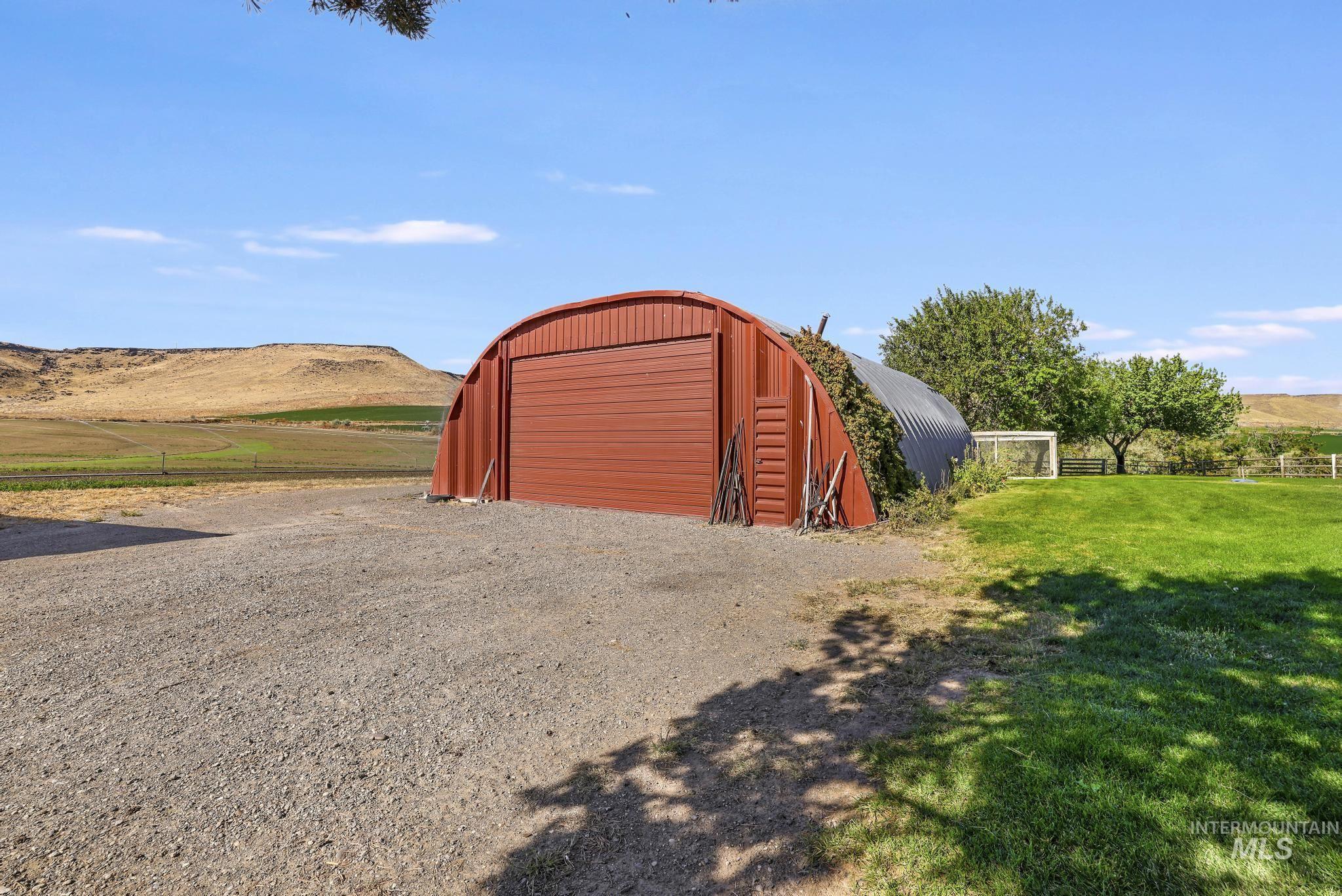 4296 W Arrow Head Dr, Glenns Ferry, Idaho 83623-2908, 3 Bedrooms, 2.5 Bathrooms, Residential For Sale, Price $890,000,MLS 98974282