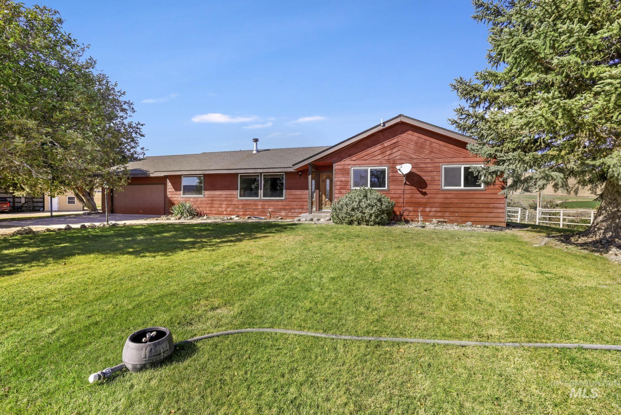 4296 W Arrow Head Dr, Glenns Ferry, Idaho 83623-2908, 3 Bedrooms, 2.5 Bathrooms, Residential For Sale, Price $890,000,MLS 98974282