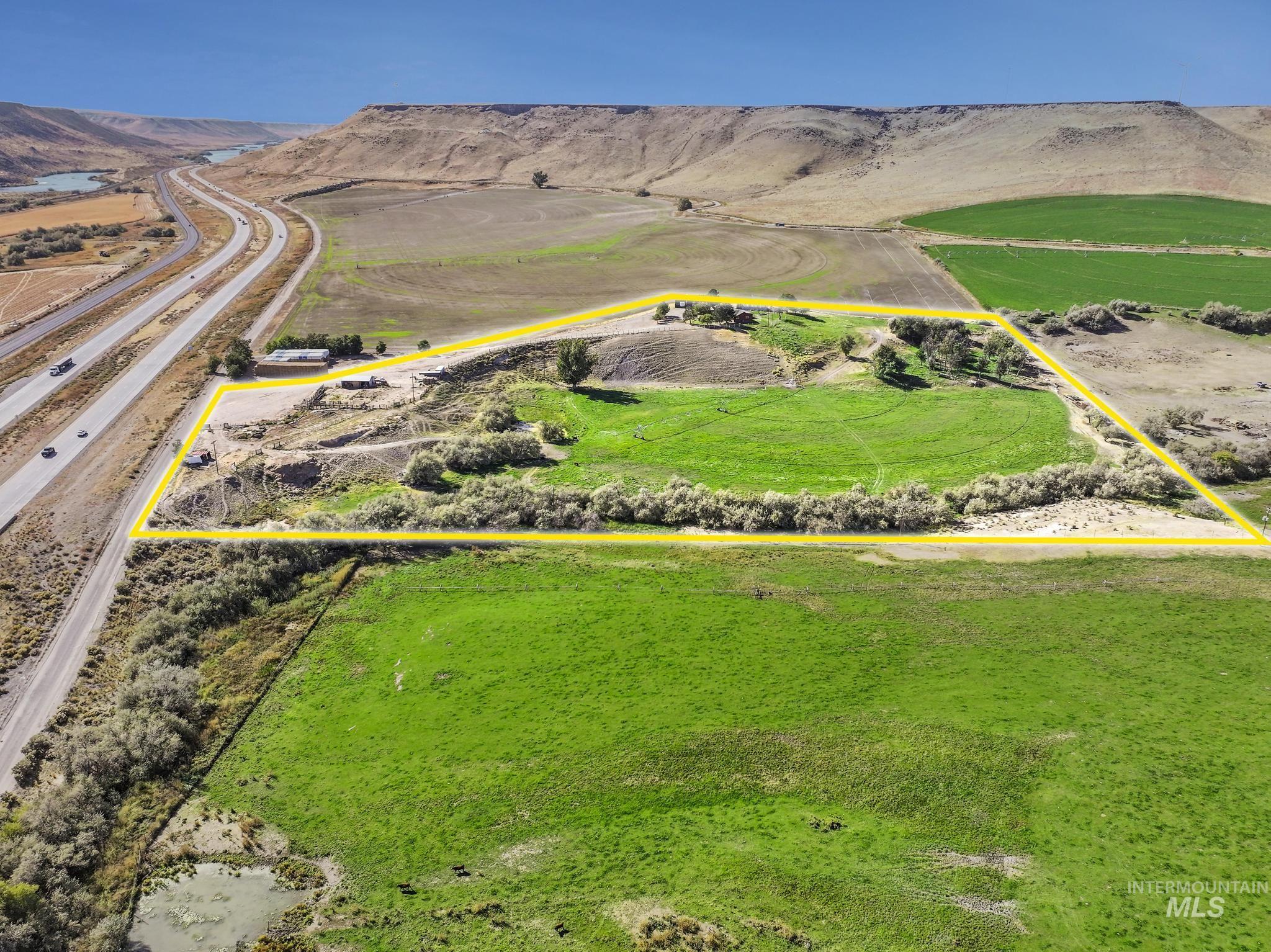 4296 W Arrow Head Dr, Glenns Ferry, Idaho 83623-2908, 3 Bedrooms, 2.5 Bathrooms, Residential For Sale, Price $890,000,MLS 98974282