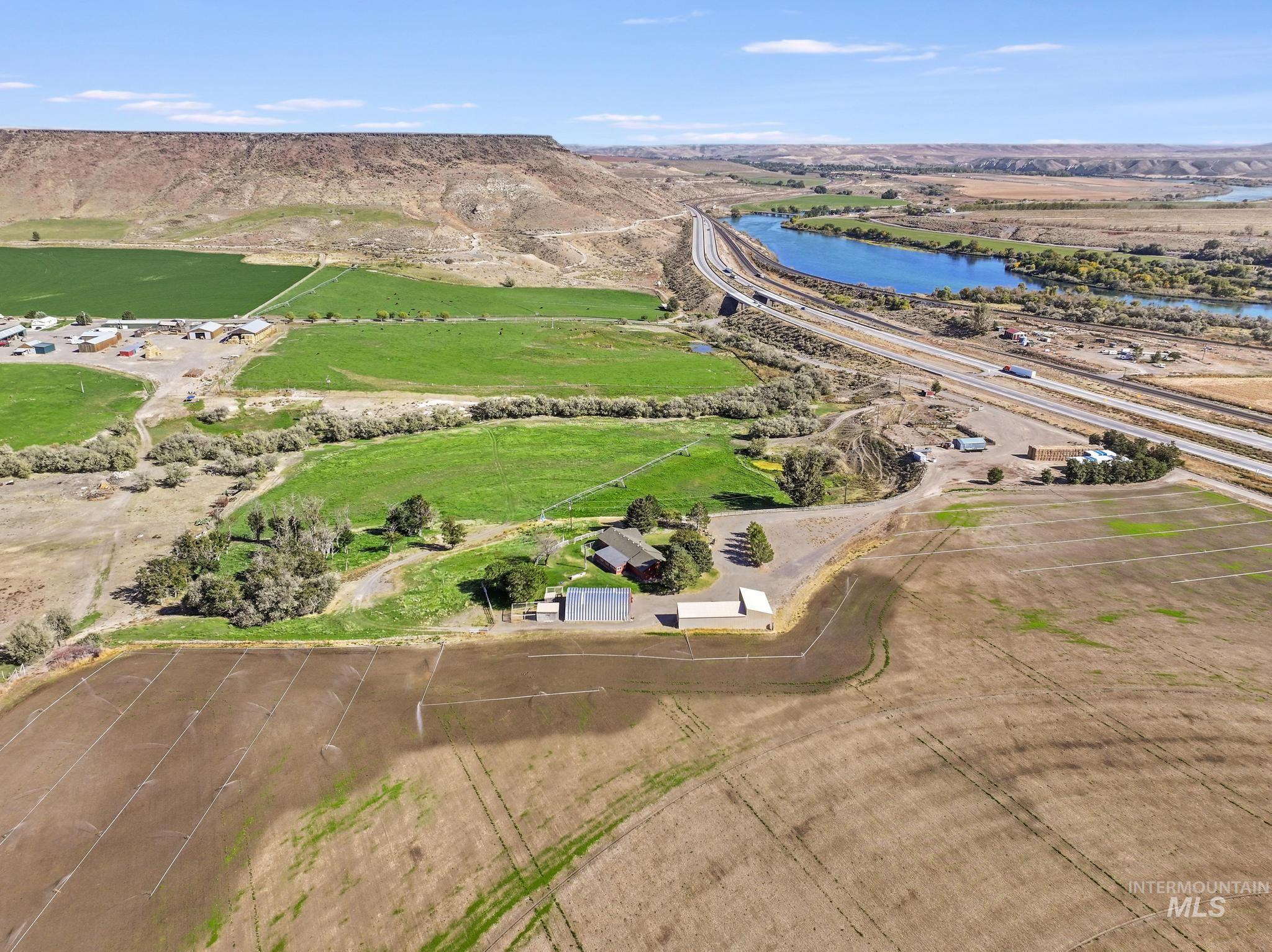 4296 W Arrow Head Dr, Glenns Ferry, Idaho 83623-2908, 3 Bedrooms, 2.5 Bathrooms, Residential For Sale, Price $890,000,MLS 98974282