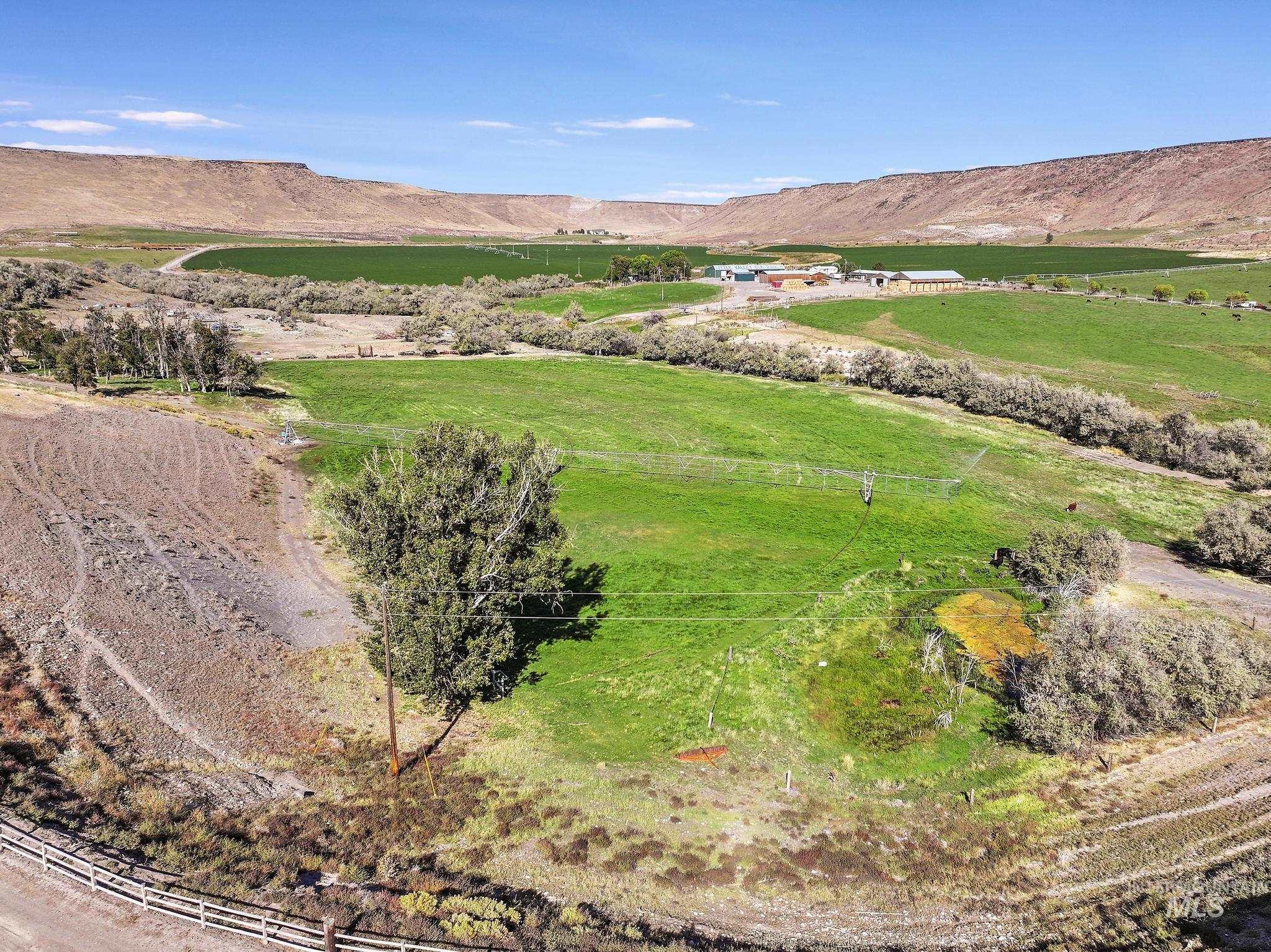 4296 W Arrow Head Dr, Glenns Ferry, Idaho 83623-2908, 3 Bedrooms, 2.5 Bathrooms, Residential For Sale, Price $890,000,MLS 98974282