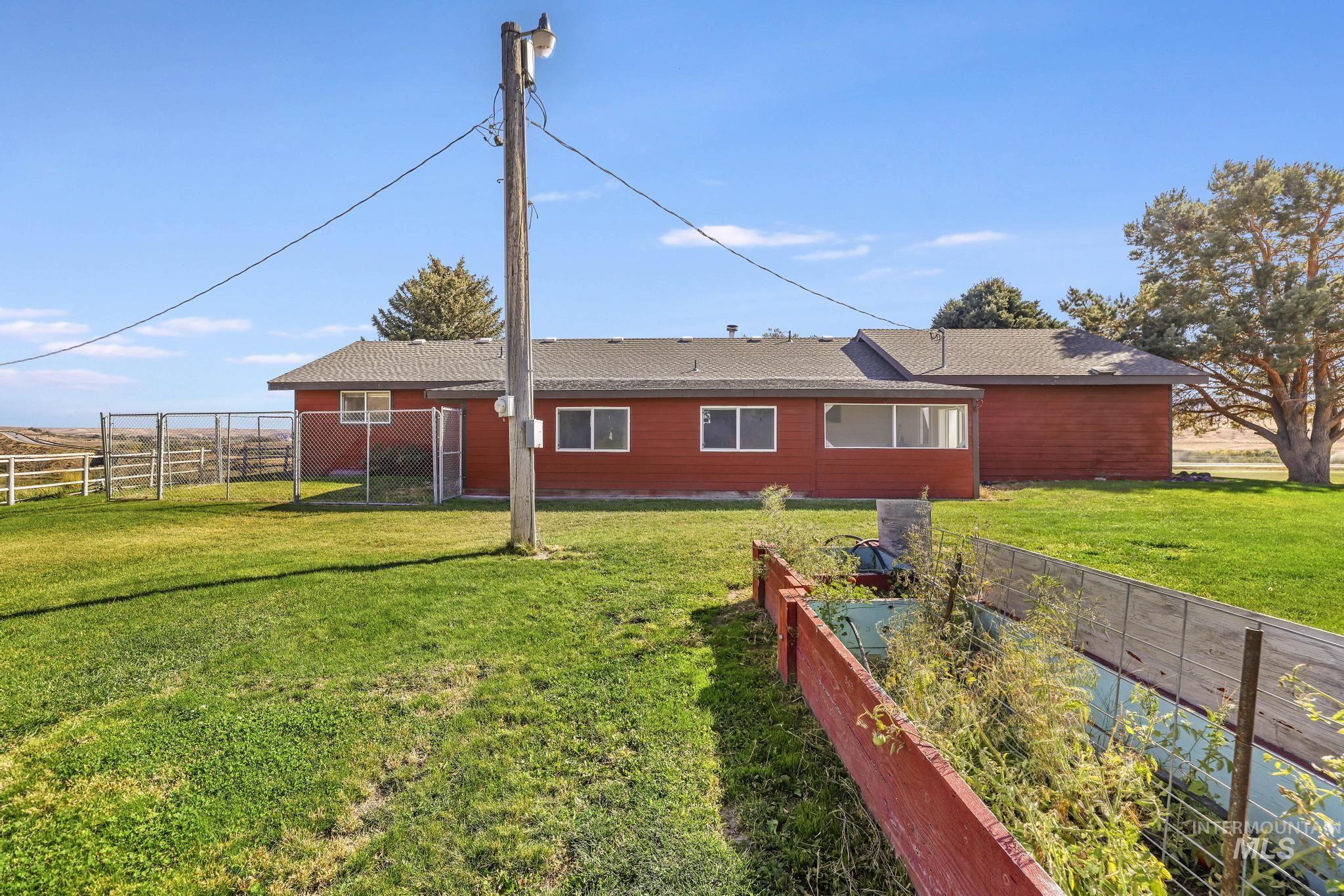 4296 W Arrow Head Dr, Glenns Ferry, Idaho 83623-2908, 3 Bedrooms, 2.5 Bathrooms, Residential For Sale, Price $890,000,MLS 98974282