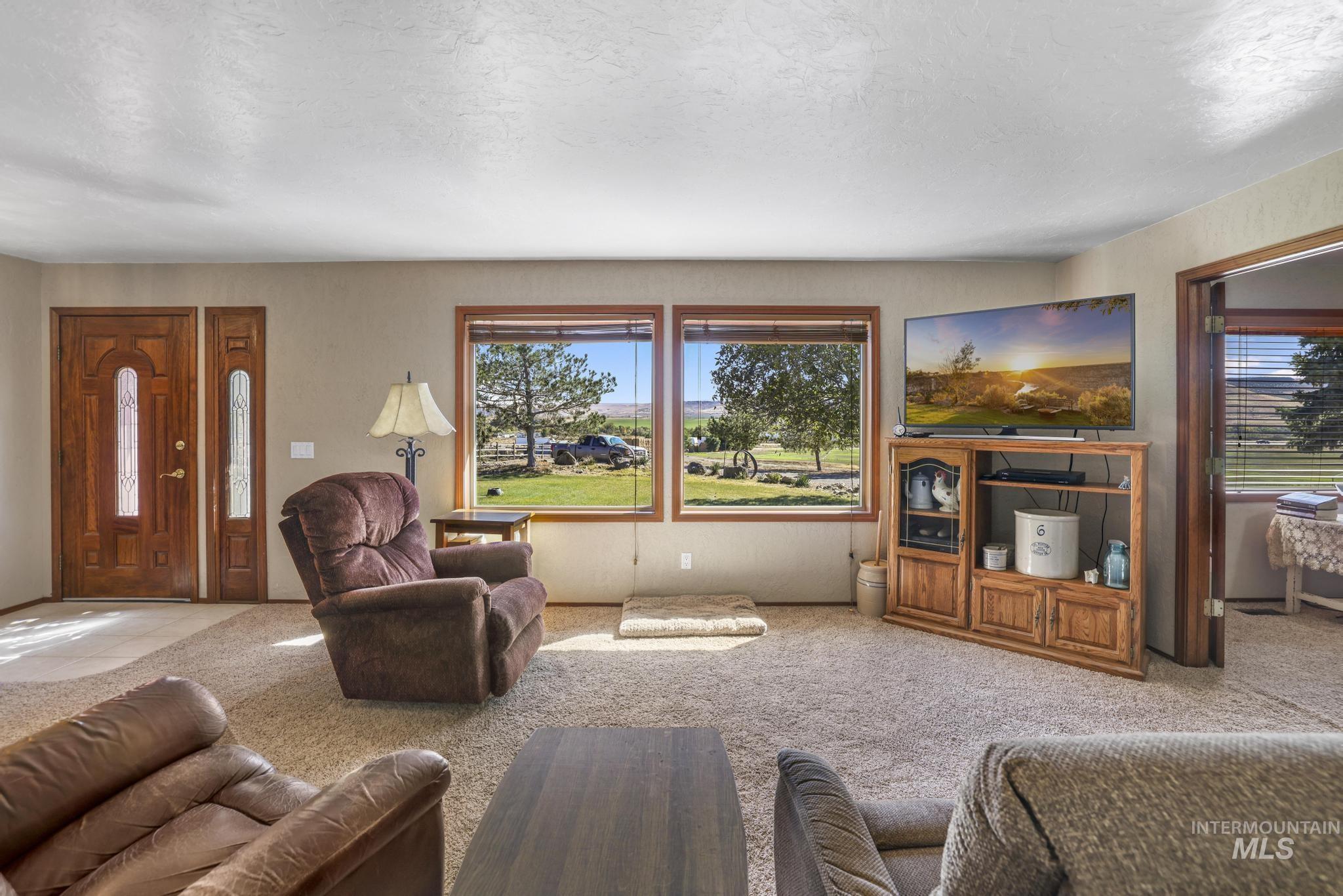 4296 W Arrow Head Dr, Glenns Ferry, Idaho 83623-2908, 3 Bedrooms, 2.5 Bathrooms, Residential For Sale, Price $890,000,MLS 98974282