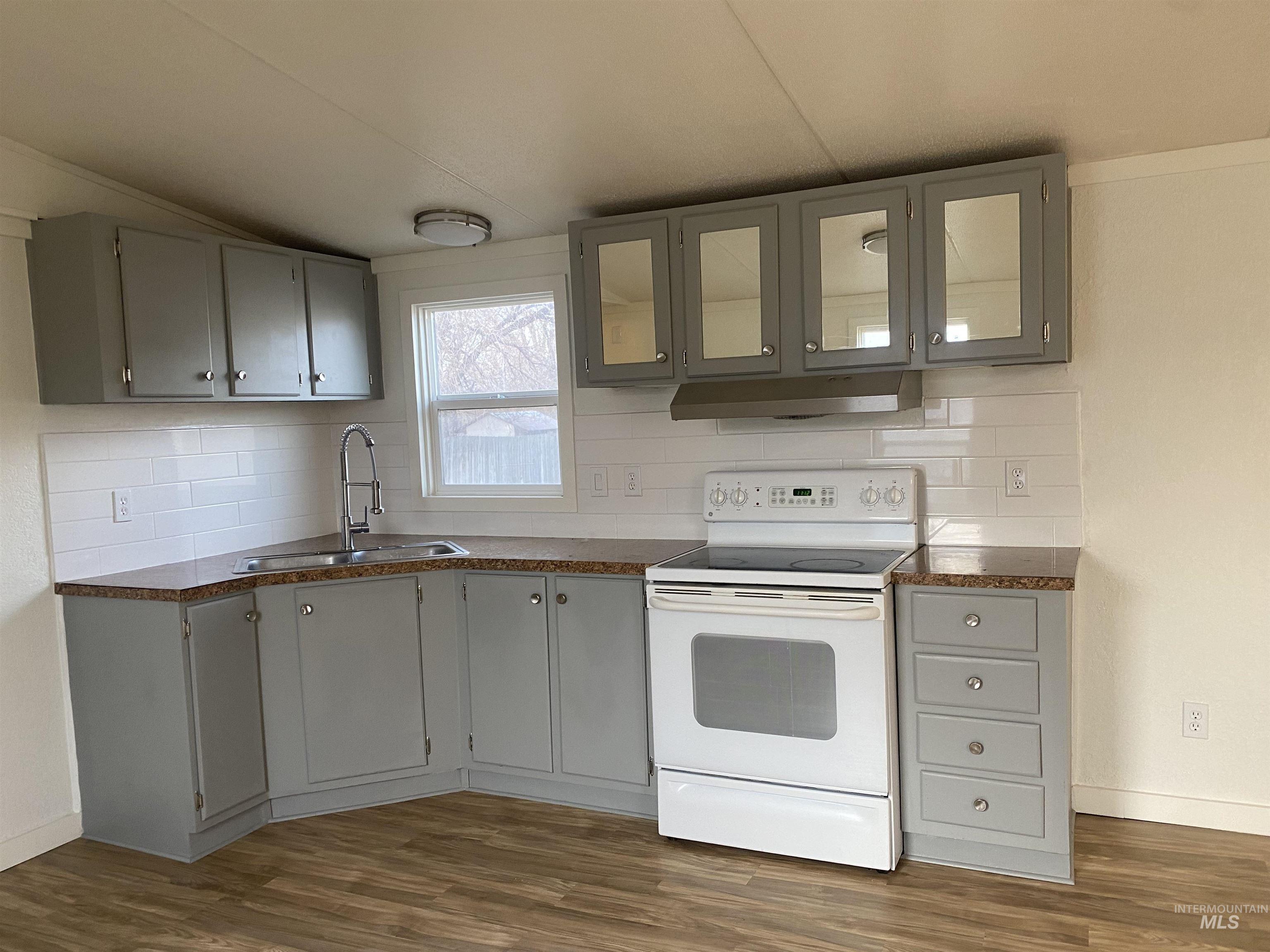 245 SW Dawn Dr, Mountain Home, Idaho 83647, 3 Bedrooms, 2 Bathrooms, Residential For Sale, Price $79,500,MLS 98974301