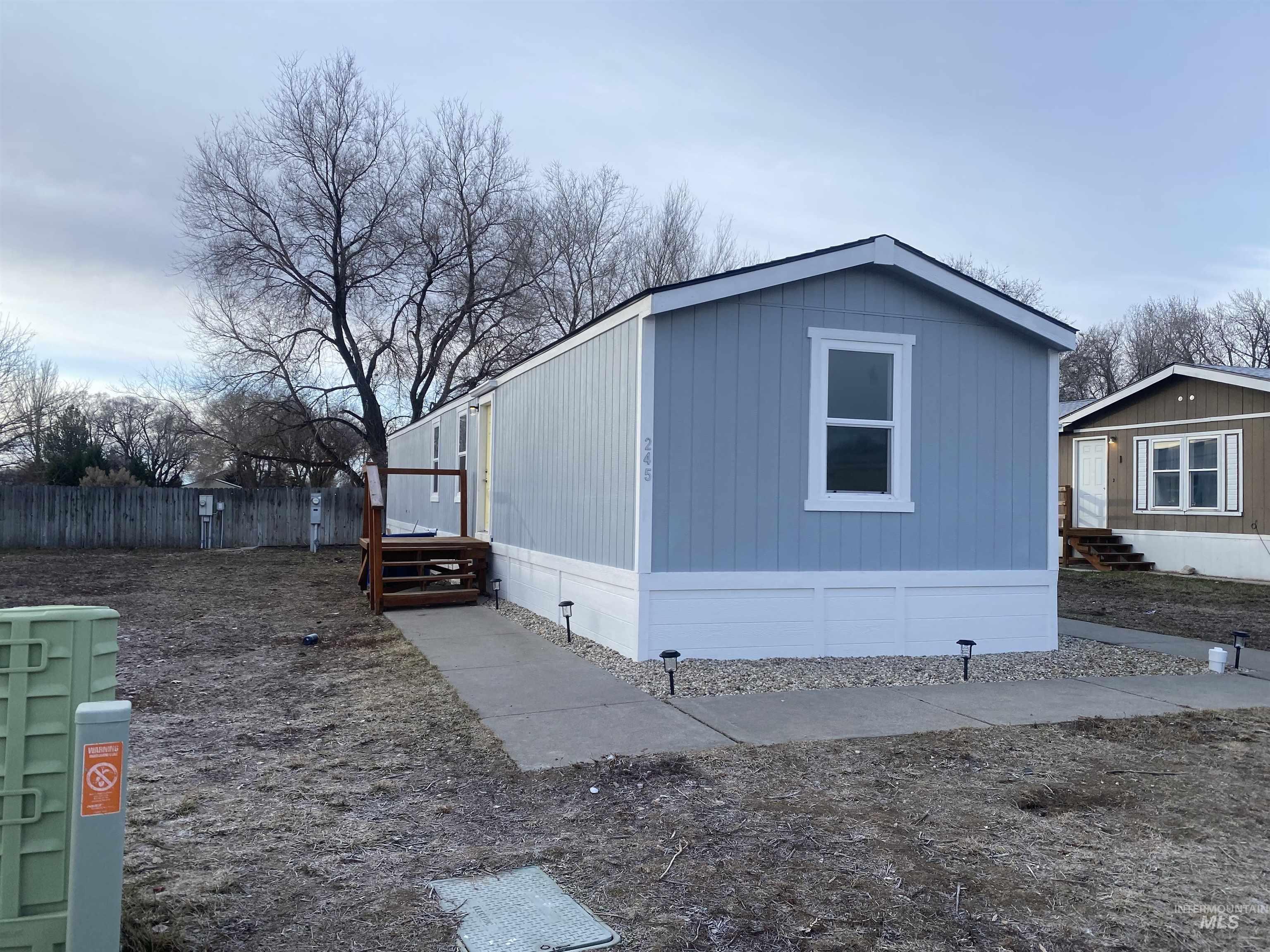 245 SW Dawn Dr, Mountain Home, Idaho 83647, 3 Bedrooms, 2 Bathrooms, Residential For Sale, Price $79,500,MLS 98974301