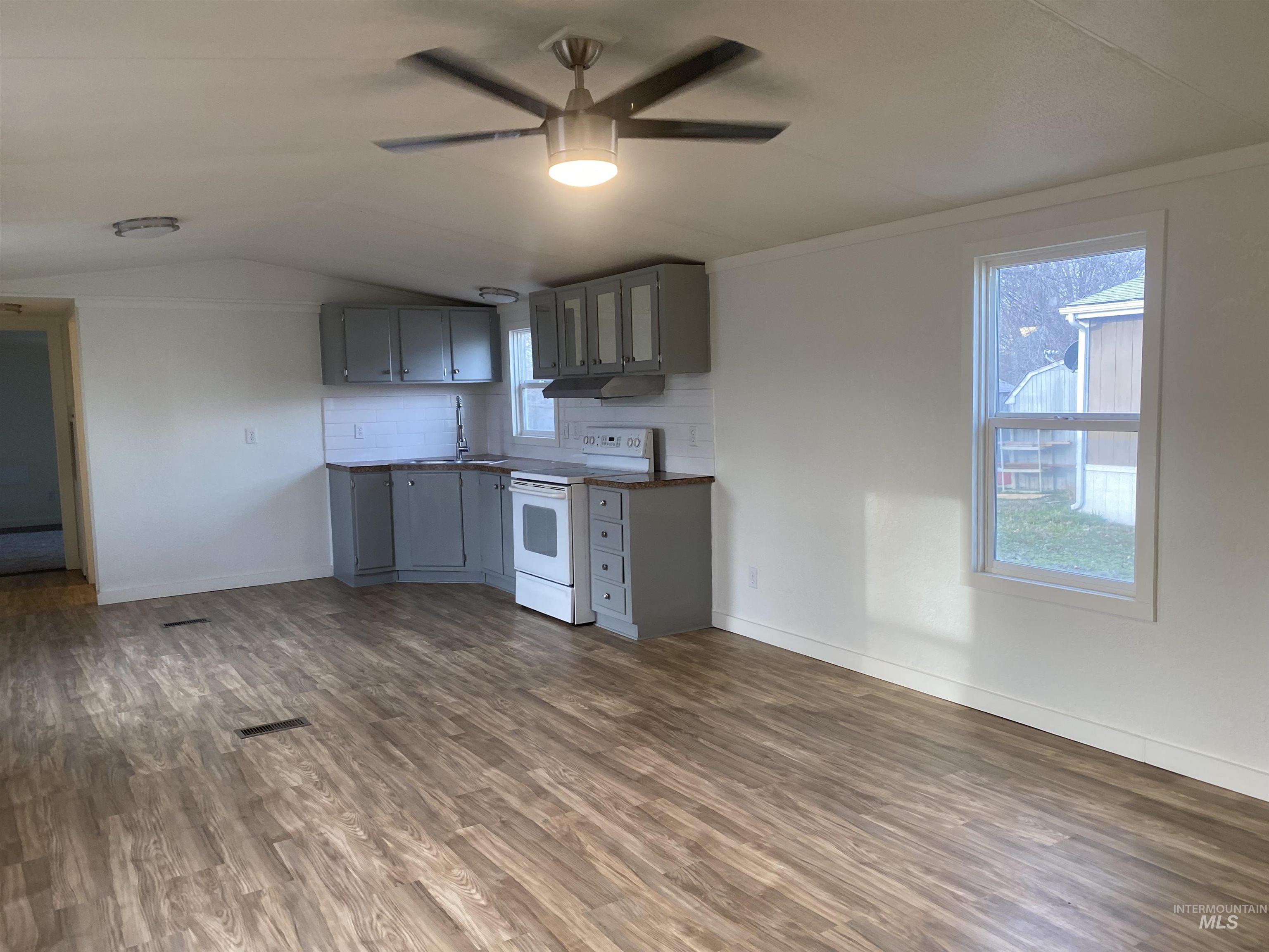 245 SW Dawn Dr, Mountain Home, Idaho 83647, 3 Bedrooms, 2 Bathrooms, Residential For Sale, Price $79,500,MLS 98974301