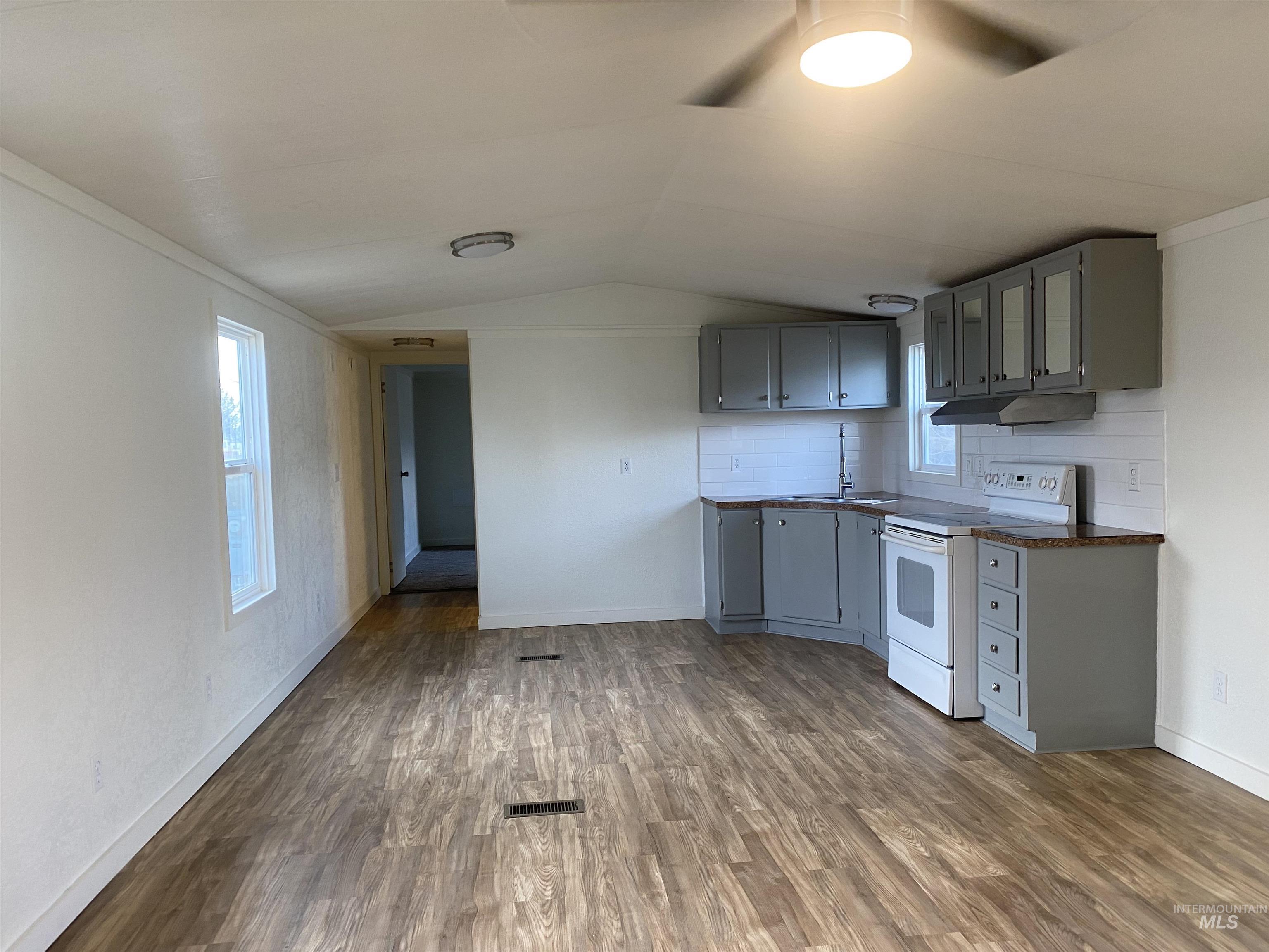 245 SW Dawn Dr, Mountain Home, Idaho 83647, 3 Bedrooms, 2 Bathrooms, Residential For Sale, Price $79,500,MLS 98974301