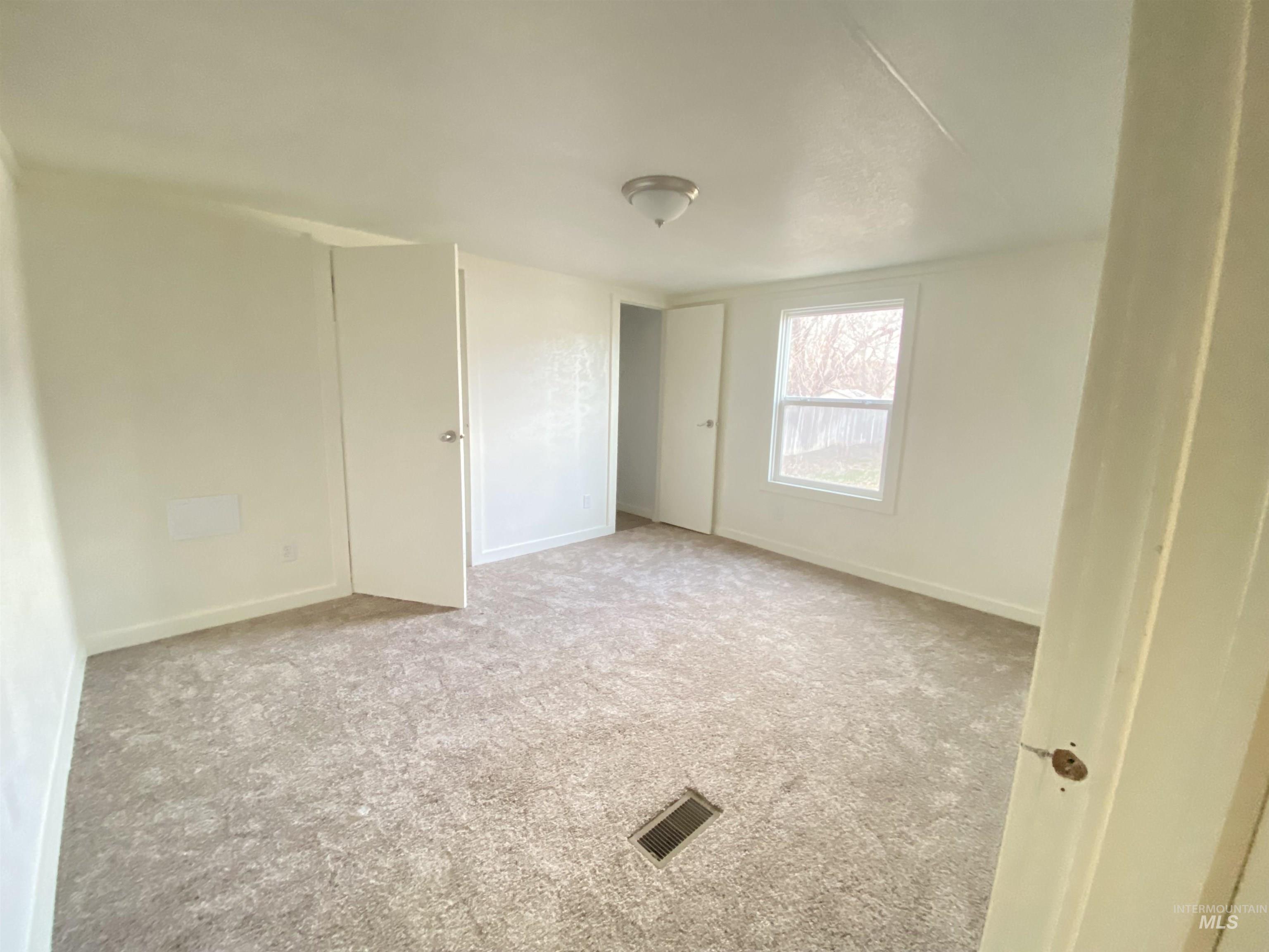 245 SW Dawn Dr, Mountain Home, Idaho 83647, 3 Bedrooms, 2 Bathrooms, Residential For Sale, Price $79,500,MLS 98974301