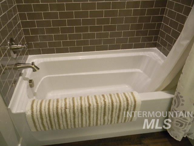 1464 E Prairiefire St, Meridian, Idaho 83646-6570, 2 Bedrooms, 2 Bathrooms, Residential For Sale, Price $460,000,MLS 98974306