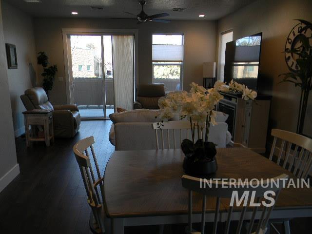 1464 E Prairiefire St, Meridian, Idaho 83646-6570, 2 Bedrooms, 2 Bathrooms, Residential For Sale, Price $460,000,MLS 98974306