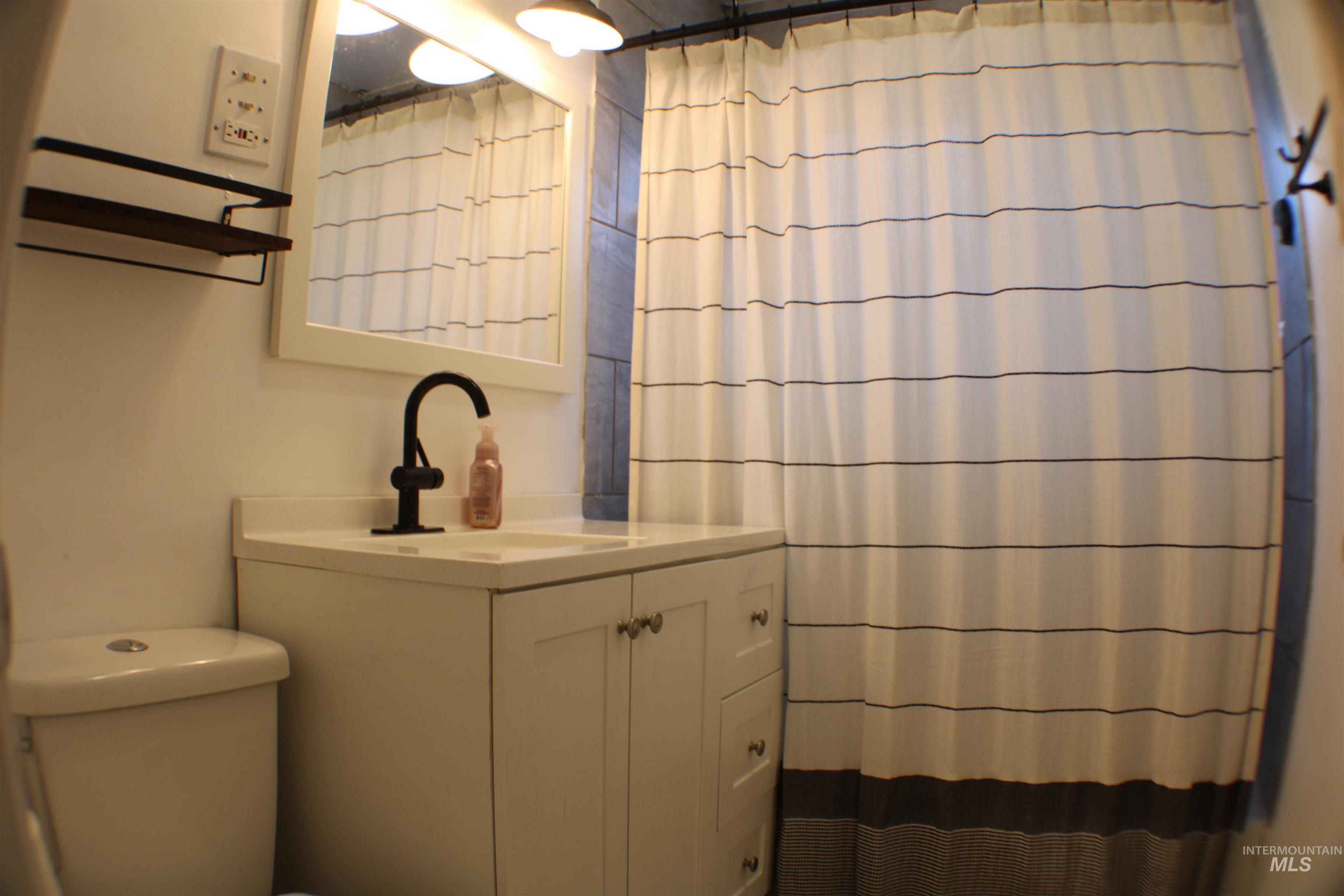 127 E Garfield Ave, Glenns Ferry, Idaho 83623, 4 Bedrooms, 1 Bathroom, Residential For Sale, Price $290,000,MLS 98974311