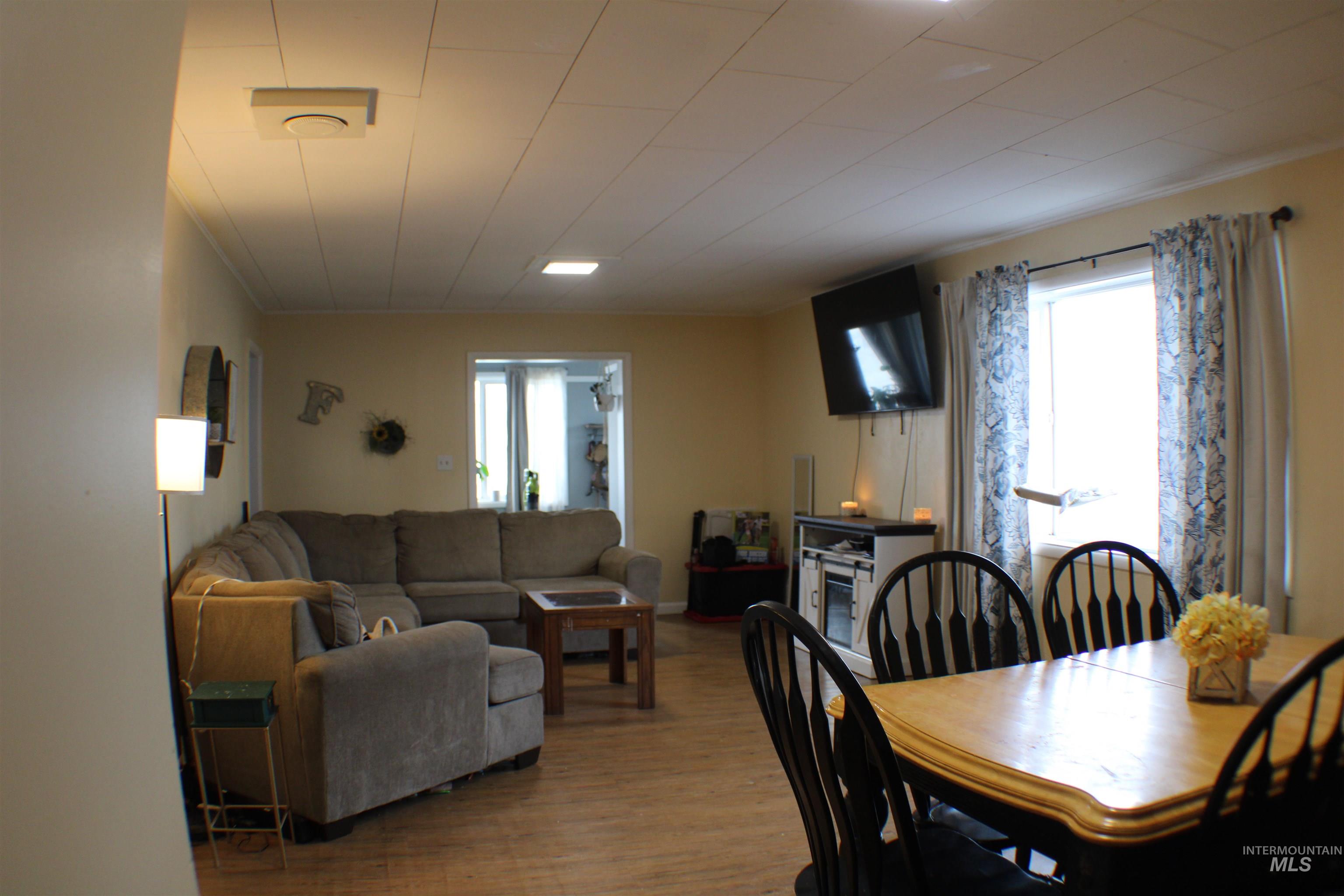 127 E Garfield Ave, Glenns Ferry, Idaho 83623, 4 Bedrooms, 1 Bathroom, Residential For Sale, Price $290,000,MLS 98974311