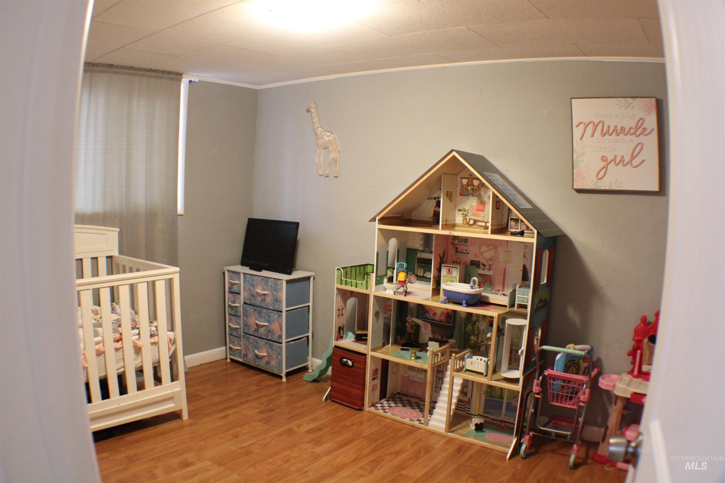 127 E Garfield Ave, Glenns Ferry, Idaho 83623, 4 Bedrooms, 1 Bathroom, Residential For Sale, Price $290,000,MLS 98974311