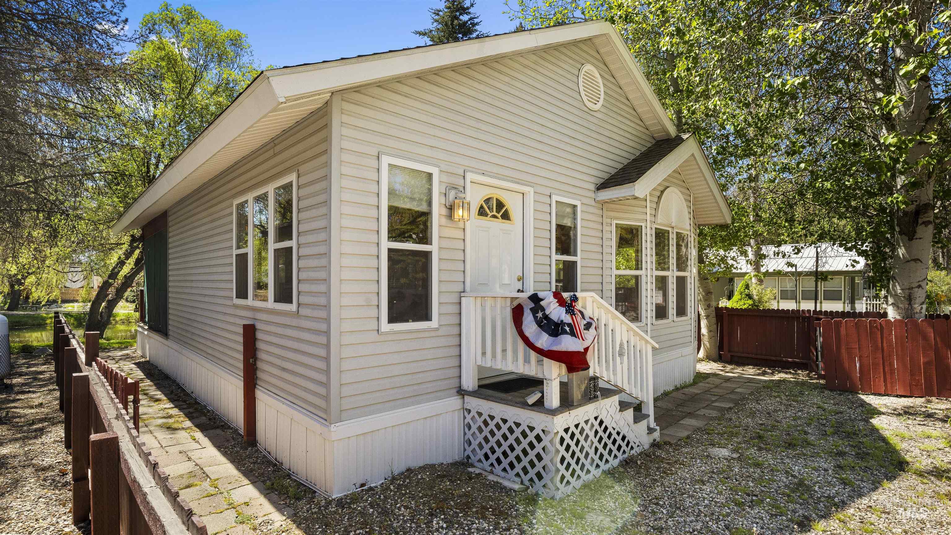514 E13/14 Sawyer St., Cascade, Idaho 83611, 1 Bedroom, 1 Bathroom, Residential For Sale, Price $299,500,MLS 98974315
