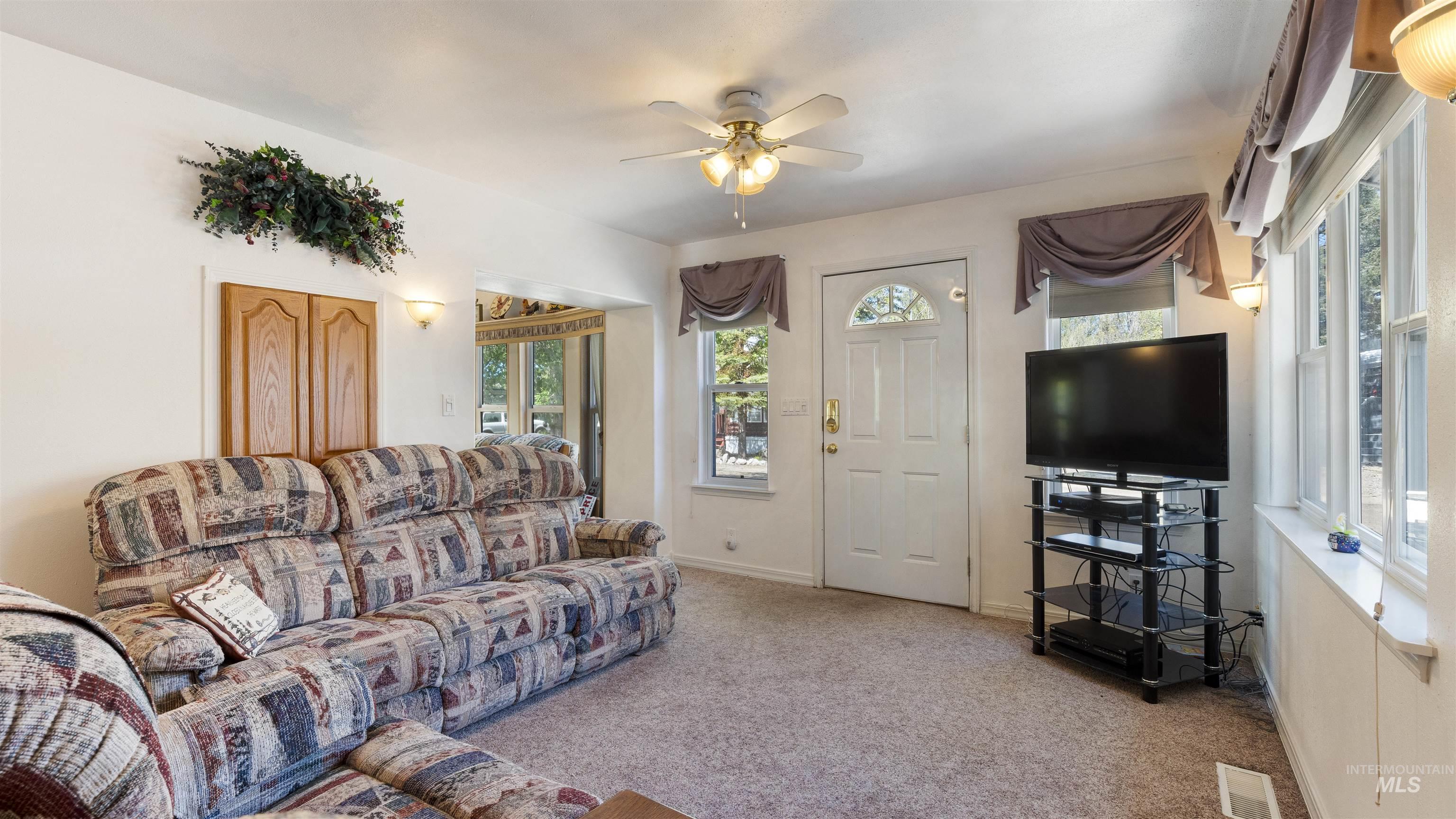 514 E13/14 Sawyer St., Cascade, Idaho 83611, 1 Bedroom, 1 Bathroom, Residential For Sale, Price $299,500,MLS 98974315