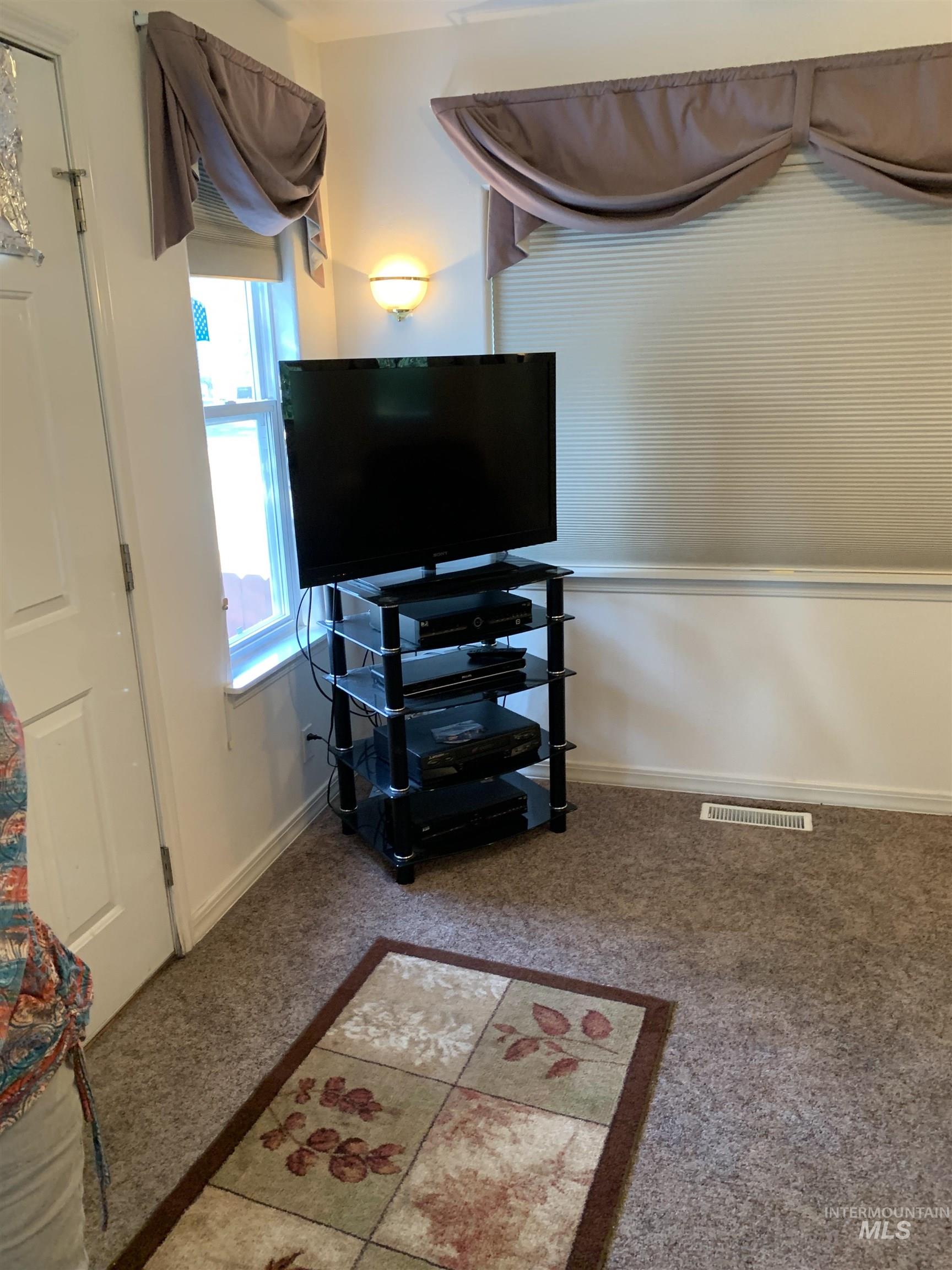 514 E13/14 Sawyer St., Cascade, Idaho 83611, 1 Bedroom, 1 Bathroom, Residential For Sale, Price $329,000,MLS 98974315