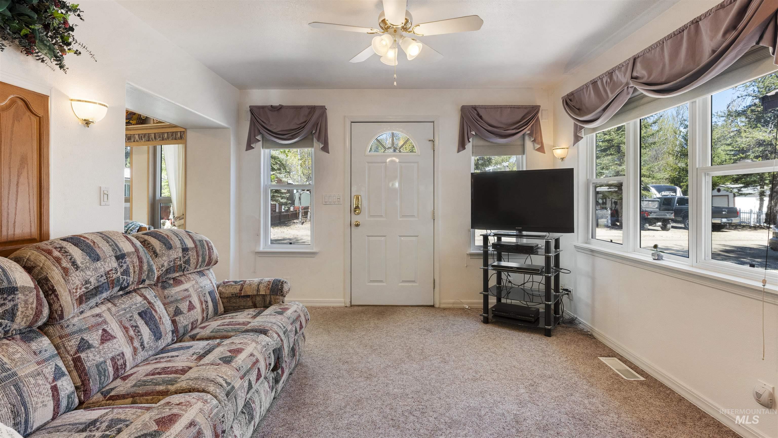 514 E13/14 Sawyer St., Cascade, Idaho 83611, 1 Bedroom, 1 Bathroom, Residential For Sale, Price $299,500,MLS 98974315