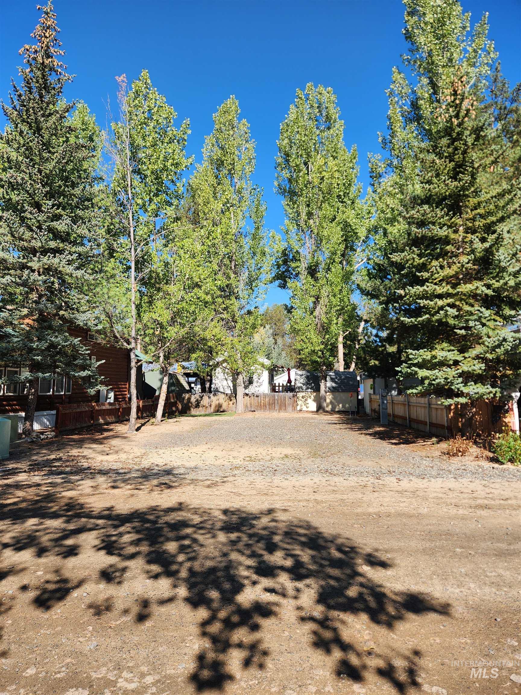 514 E13/14 Sawyer St., Cascade, Idaho 83611, 1 Bedroom, 1 Bathroom, Residential For Sale, Price $329,000,MLS 98974315