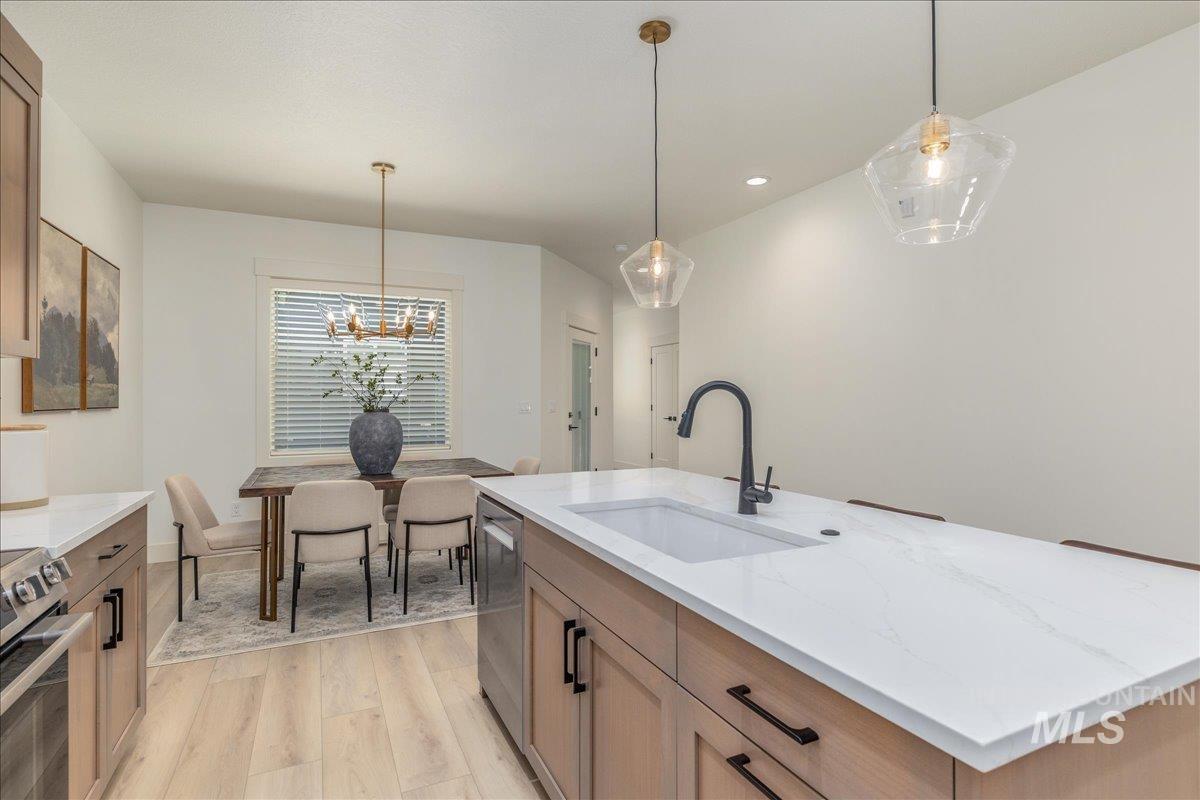 475 E Chevy Dr, Boise, Idaho 83716, 3 Bedrooms, 2 Bathrooms, Residential For Sale, Price $460,000,MLS 98974318