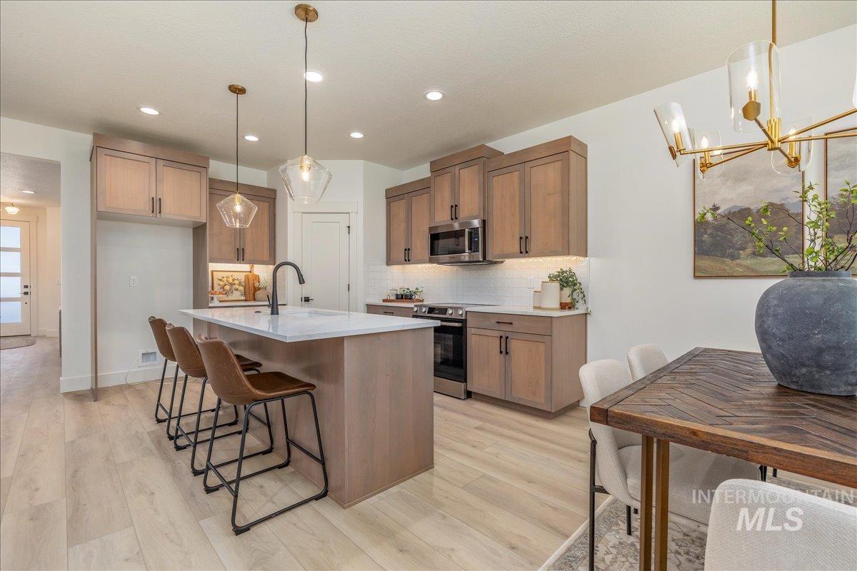 475 E Chevy Dr, Boise, Idaho 83716, 3 Bedrooms, 2 Bathrooms, Residential For Sale, Price $460,000,MLS 98974318