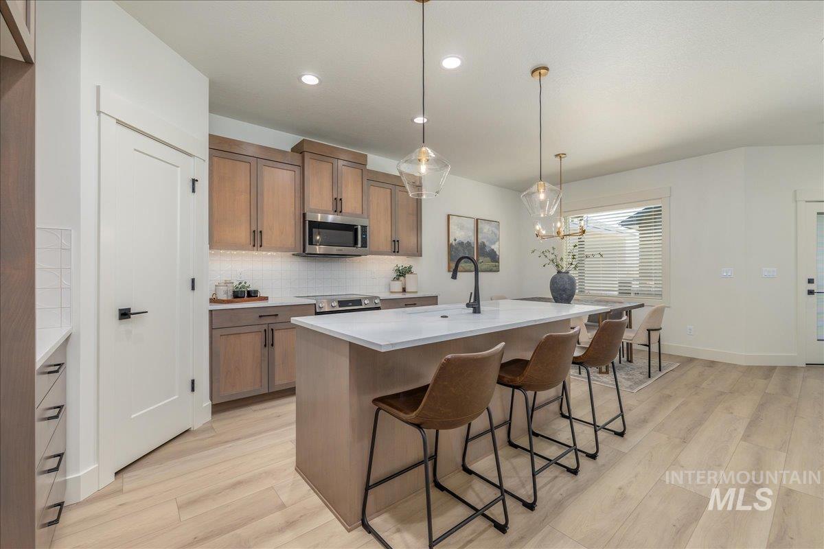 475 E Chevy Dr, Boise, Idaho 83716, 3 Bedrooms, 2 Bathrooms, Residential For Sale, Price $460,000,MLS 98974318
